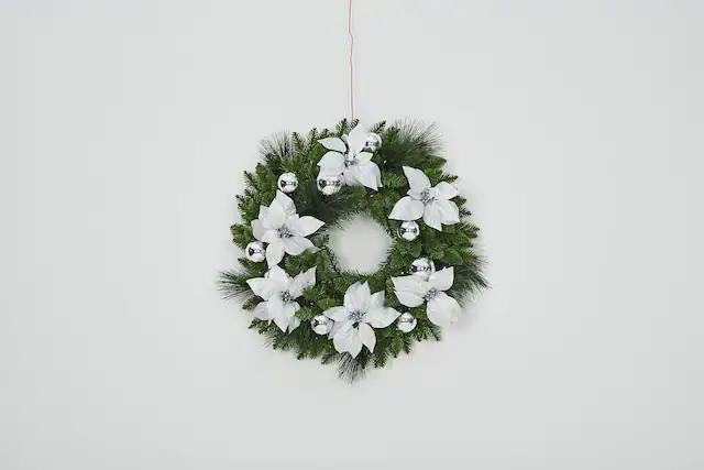 Front. Jojoka - 24-in Silver Christmas Wreath Pre-Lit for Indoor Outdoor Holiday Decorations - Green.
