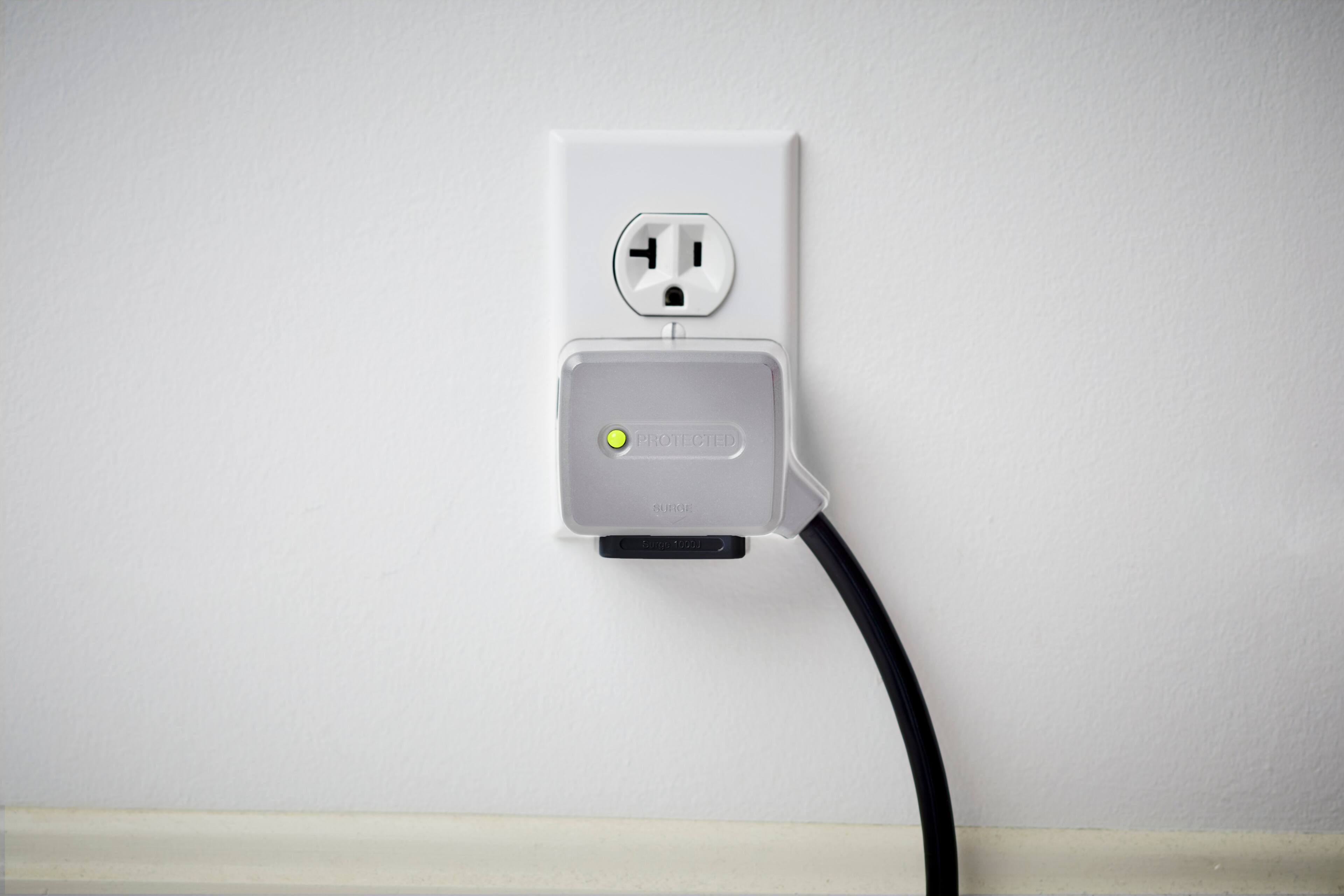 Alt View 11. charg - 6ft extension Cord,  1000J of replaceable surge protection - Black.