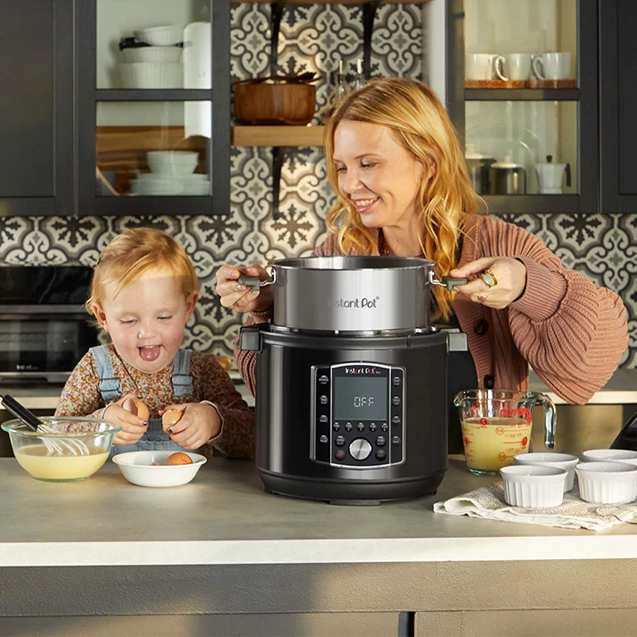 Alt View 14. Instant Pot - 6qt Pro Electric Pressure Cooker - Black.