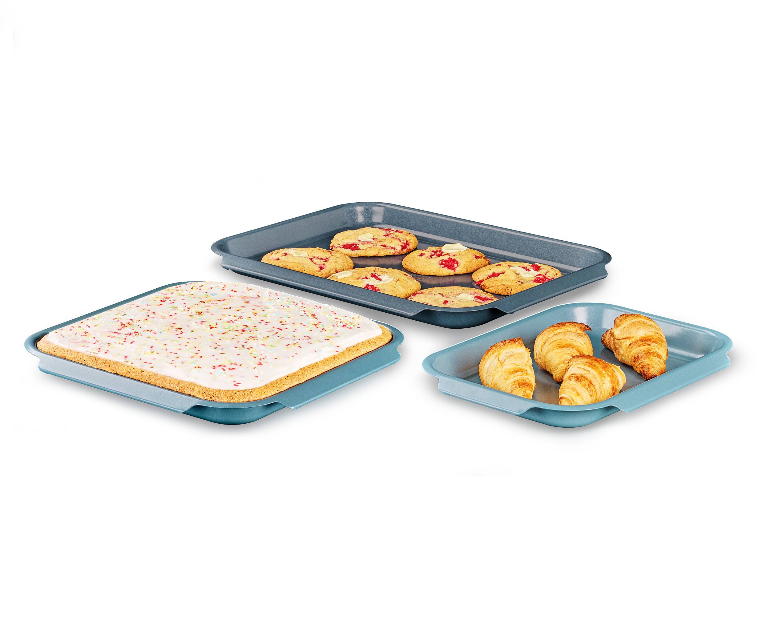 Alt View 1. Joseph Joseph - Joseph Joseph Nest Bake 3-piece Non-stick Baking Sheet Set with Easy Pull Handles - Blue.