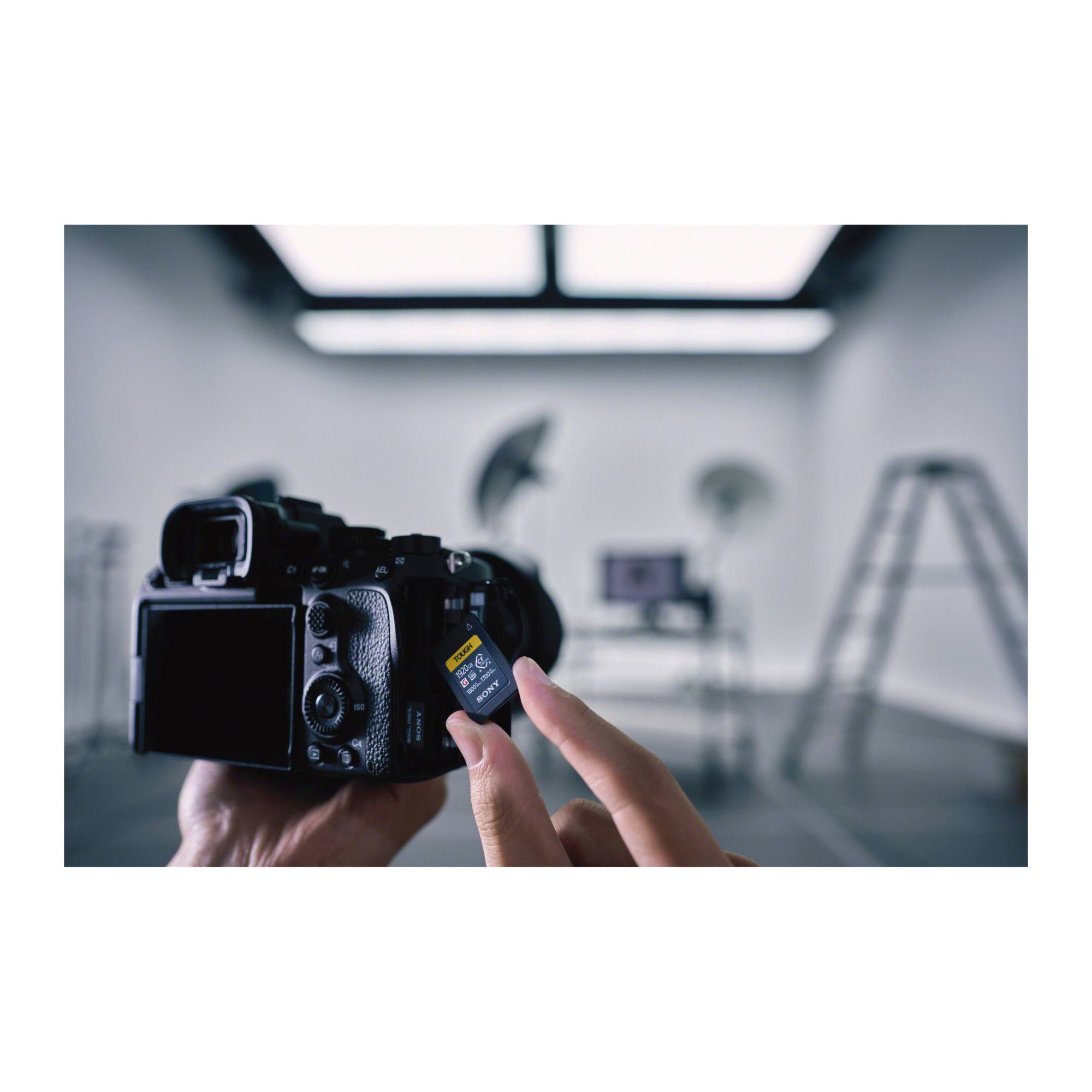 NL - 2 I | FUNAD A . - - - NONY