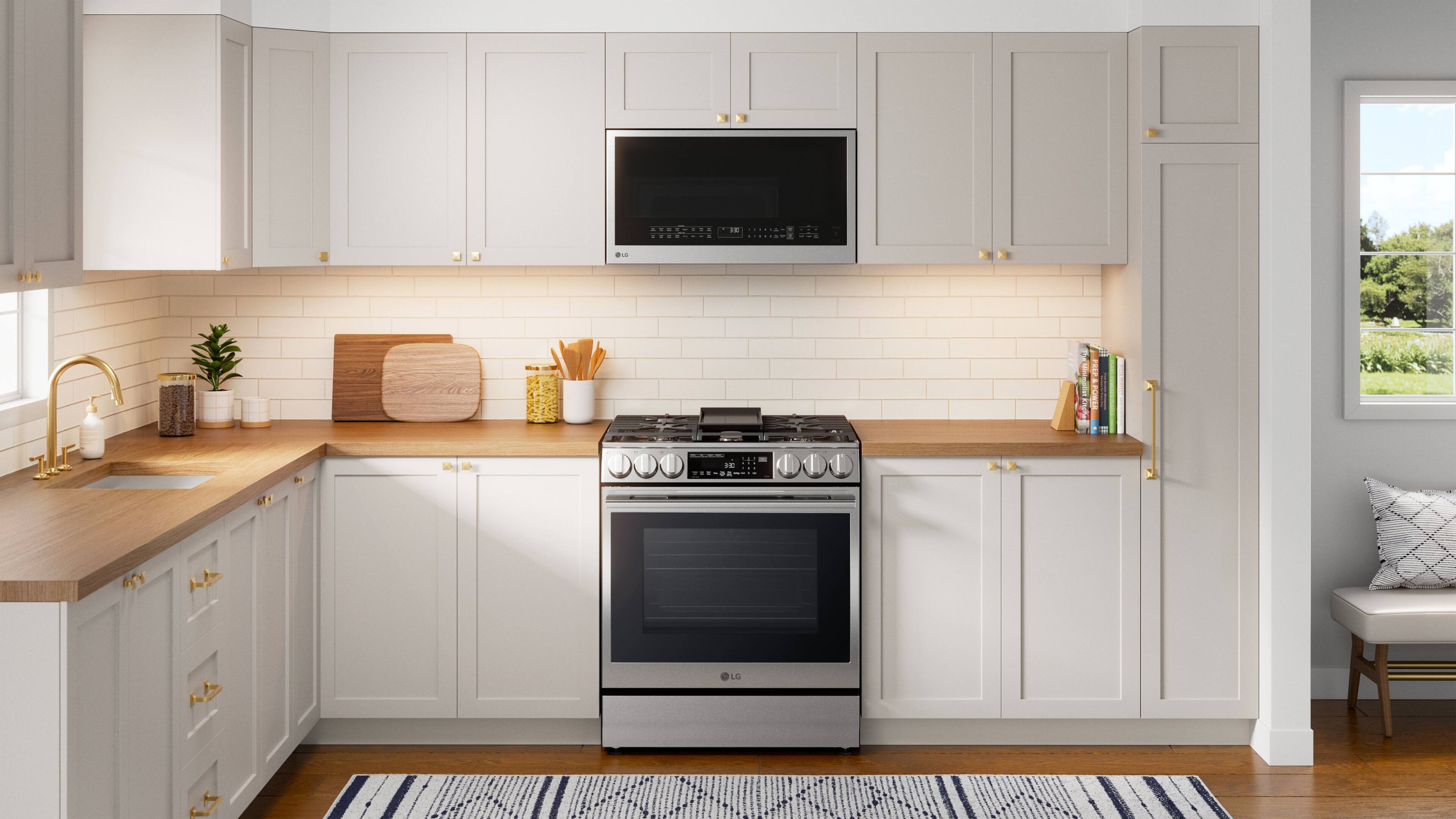 The text on the image reads "4 I d- FREP: : FOWER : - DE..-O.. - LG." However, it appears to be a random combination of letters and words without any coherent meaning. It is not possible to group or correct this text without additional context or information.