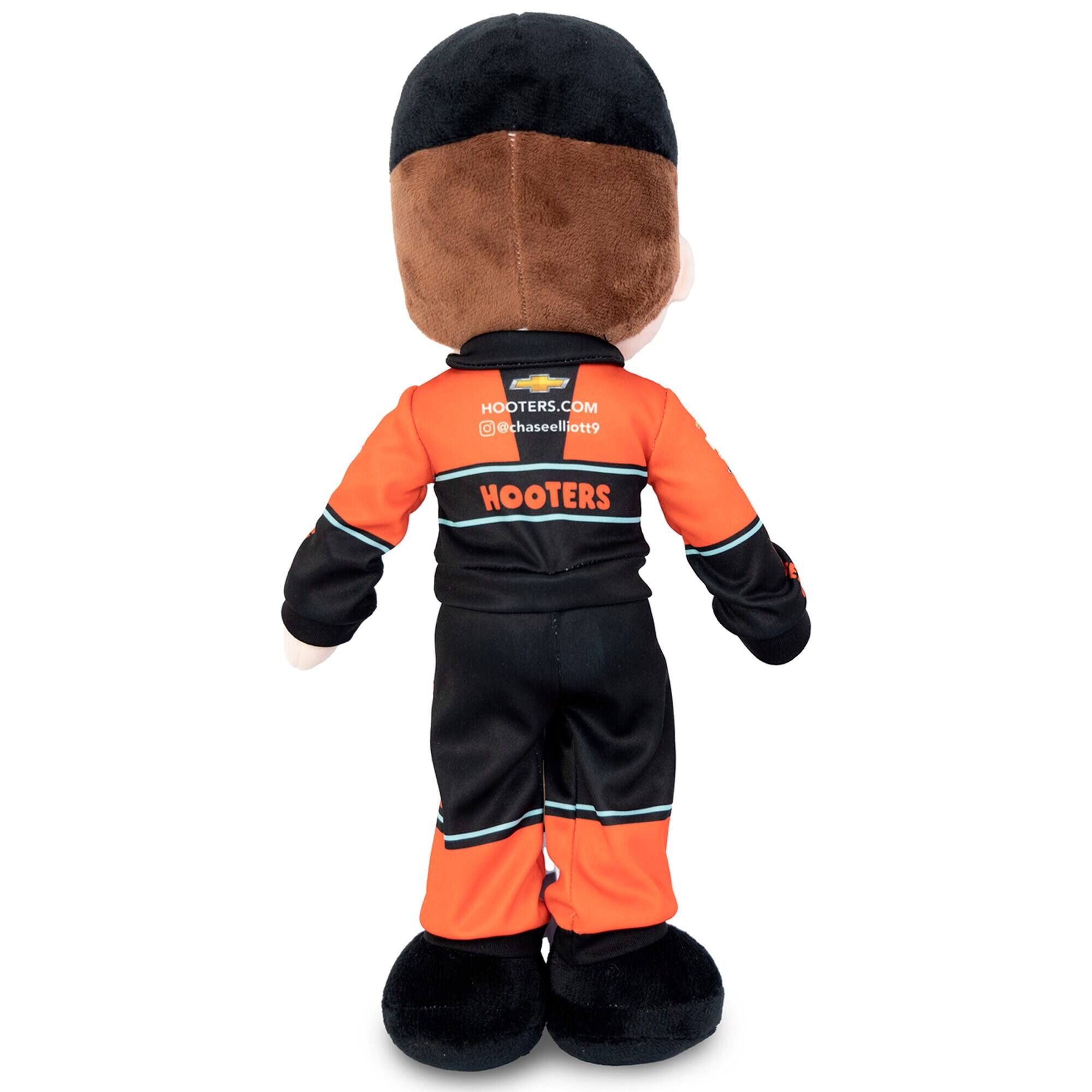 HOOTERS.COM  
@chaseelliott9  
HOOTERS