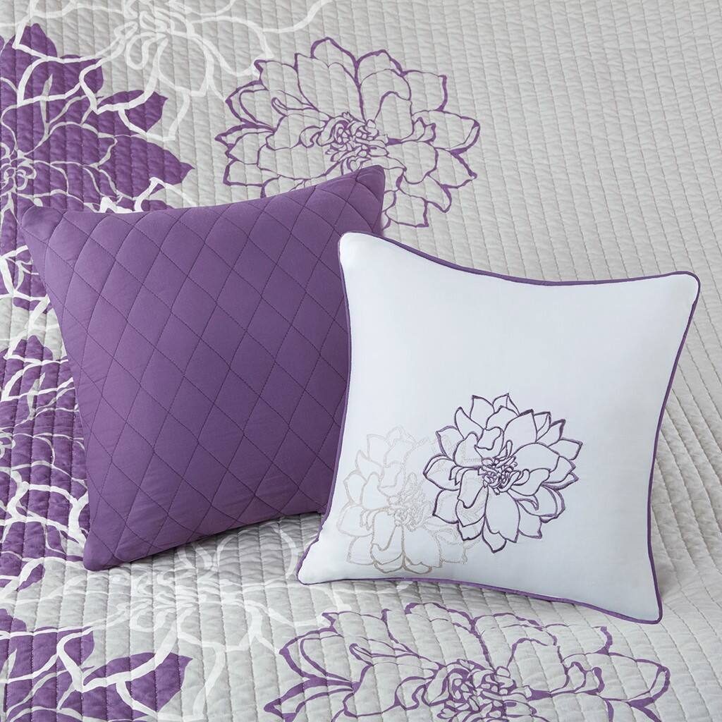 Alt View 2. Gracie Mills - Gracie Mills Glenda 6-Piece Reversible Cotton Printed Quilt Set with Throw Pillows - Purple.