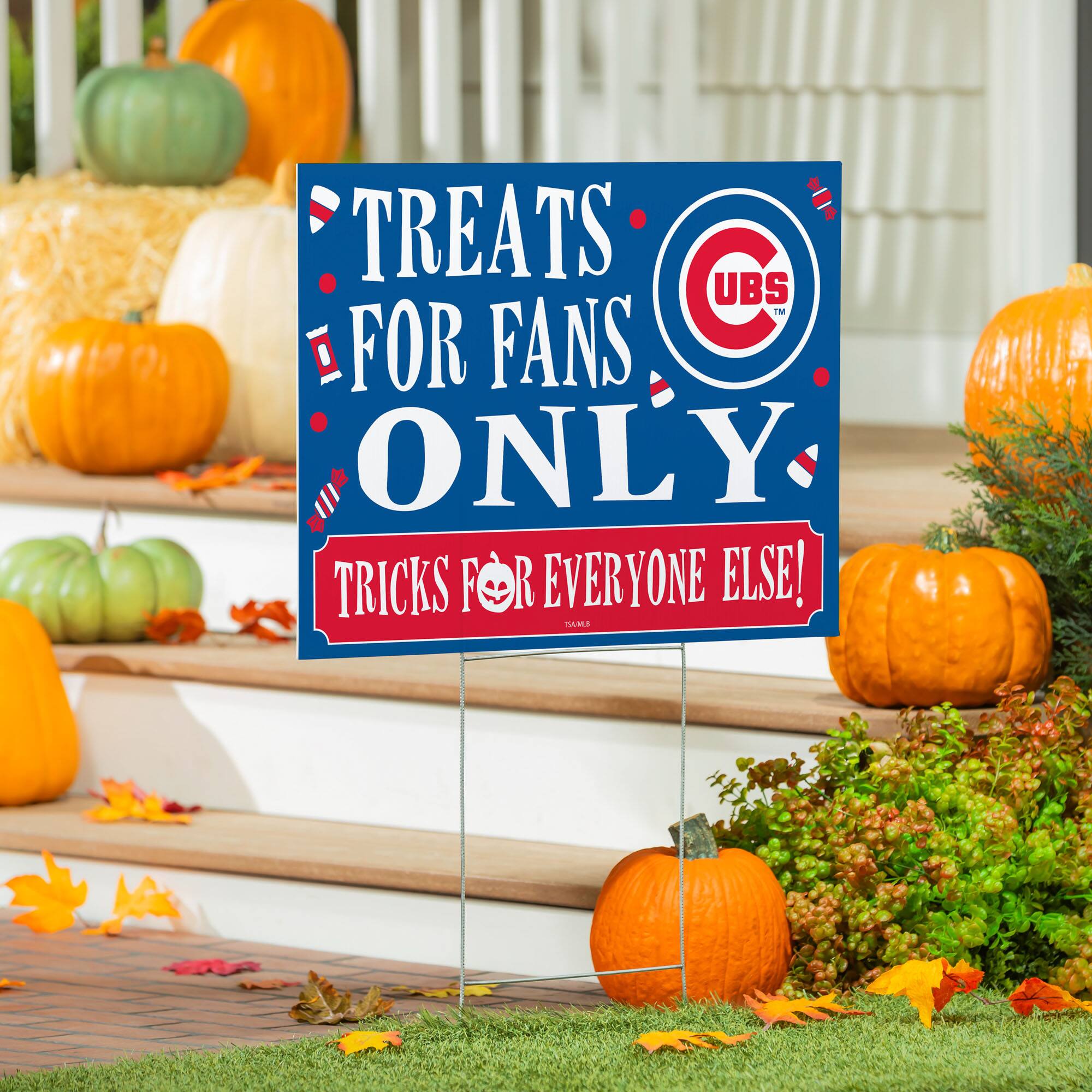 TREATS FOR FANS ONLY  
TRICKS FOR EVERYONE ELSE!  
UBS