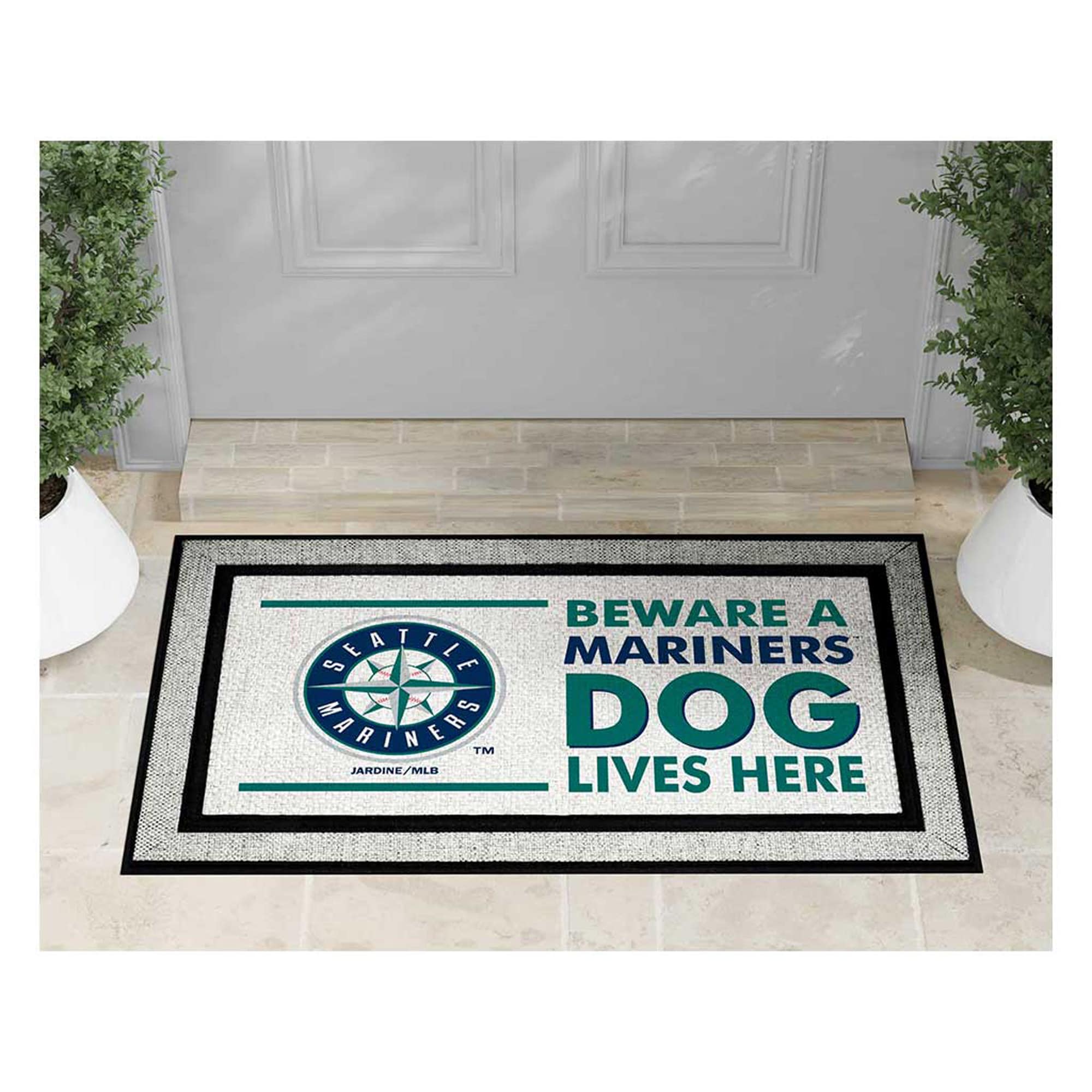 BEWARE A MARINERS DOG LIVES HERE