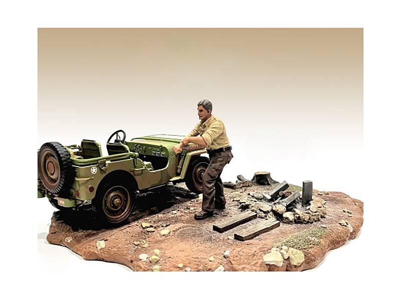 Alt View 4. American Diorama - "4X4 Mechanic" 8 piece Figure Set for 1/18 scale models by American Diorama.