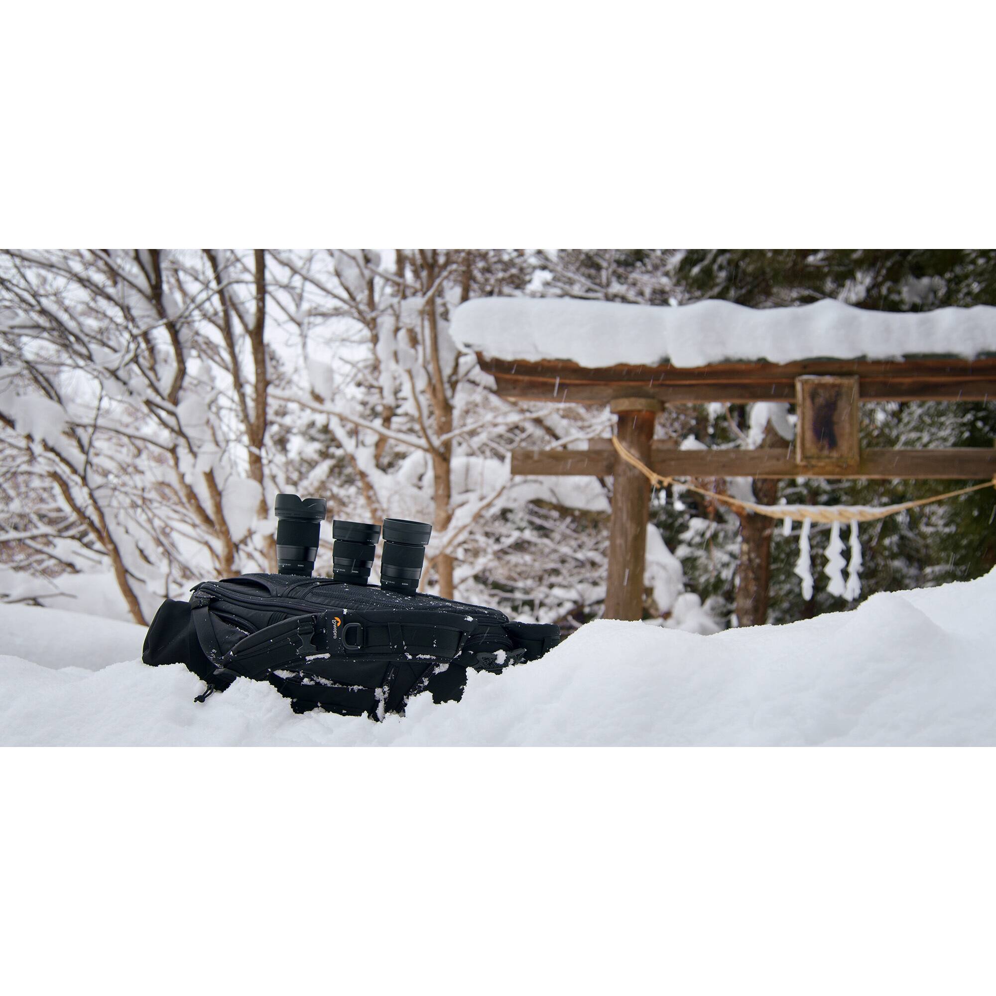 Left. Sigma - Sigma 16mm F1.4 Contemporary DC DN Lens for Fuji X Mount - Black.