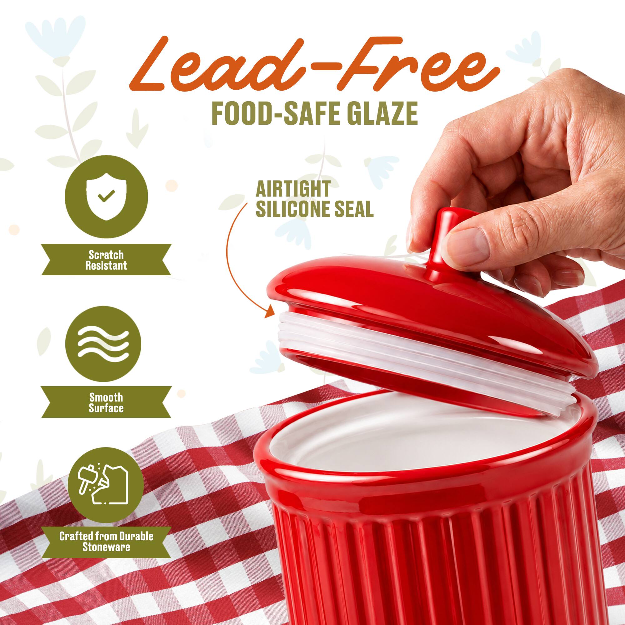 Lead-Free FOOD-SAFE GLAZE  
AIRTIGHT SILICONE SEAL  
Scratch Resistant  
Smooth Surface  
Crafted from Durable Stoneware