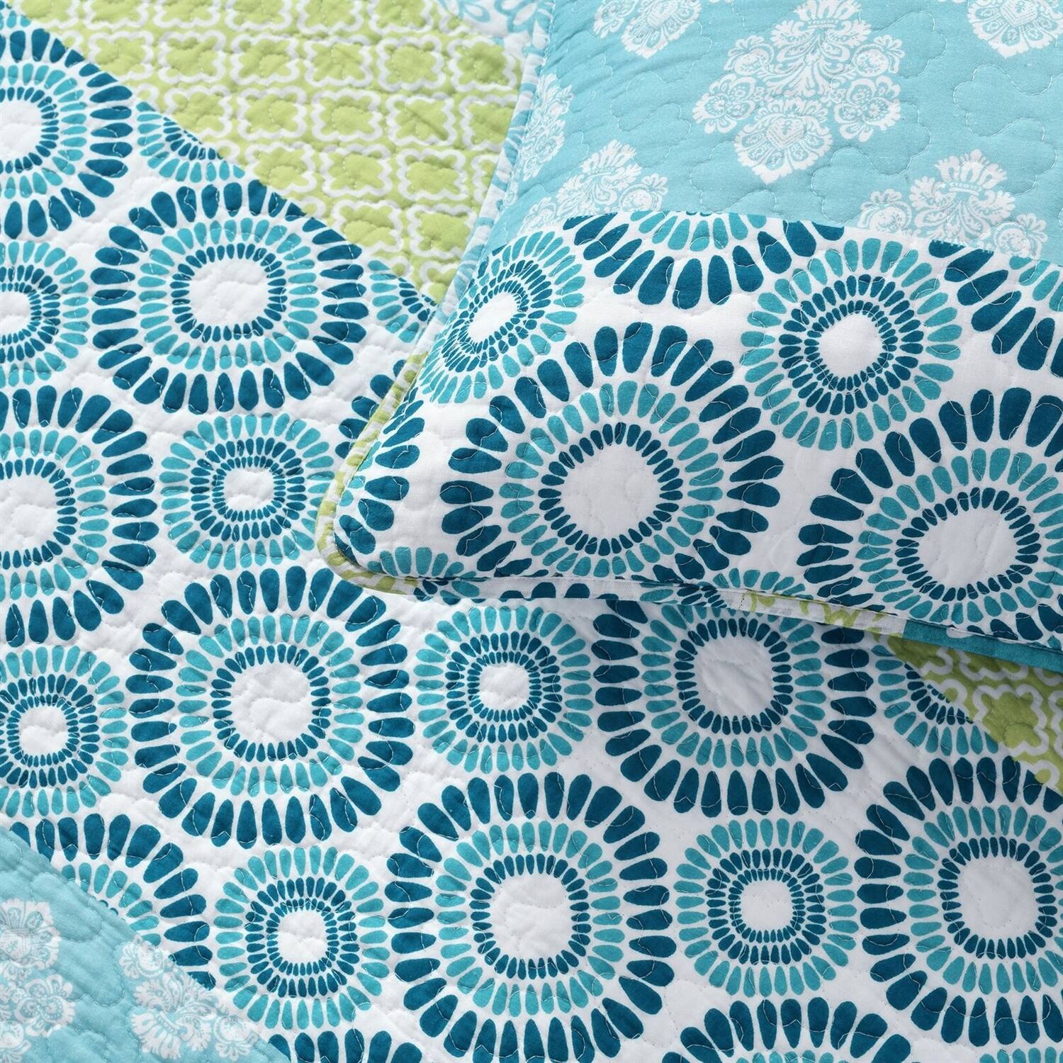 Angle. Hivvago - Full/Queen Cotton 3 Piece Reversible Blue White Green Floral Damask Quilt Set - Blue, White, Green.