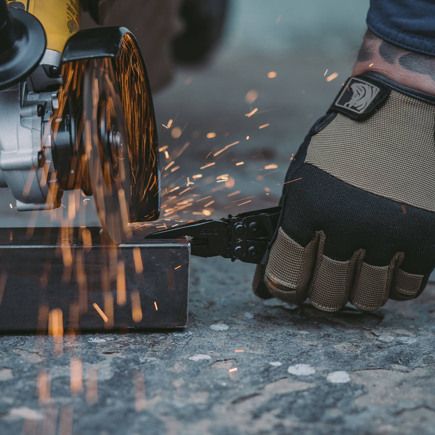 Left. SOG - SOG Poweraccess Deluxe Multi-Tool - Black - Black.