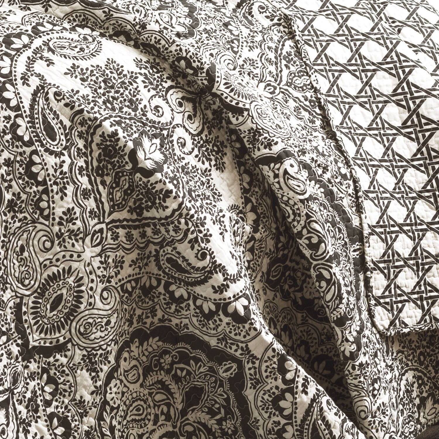 Angle. Hivvago - Queen size 3-Piece Quilt Set 100-Percent Cotton in Charcoal Damask - Charcoal Damask.