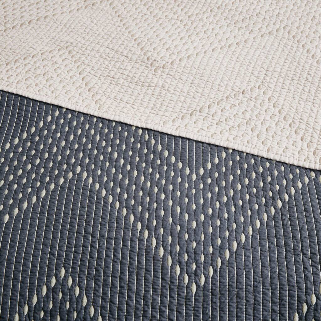 Alt View 5. Gracie Mills - Gracie Mills Huber 3-Piece Embroidered Cotton Quilt Set - Navy.