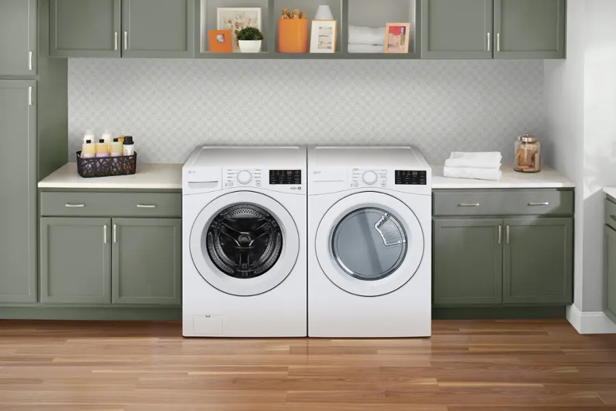The text on the image reads "CO2 - 1 LLO - 5 e - A LE 1 LLO - I Pgote A." However, it is not clear what this text represents or its significance in the context of the image. The image shows a kitchen with two washing machines and a counter, but the text does not seem to be related to the scene.