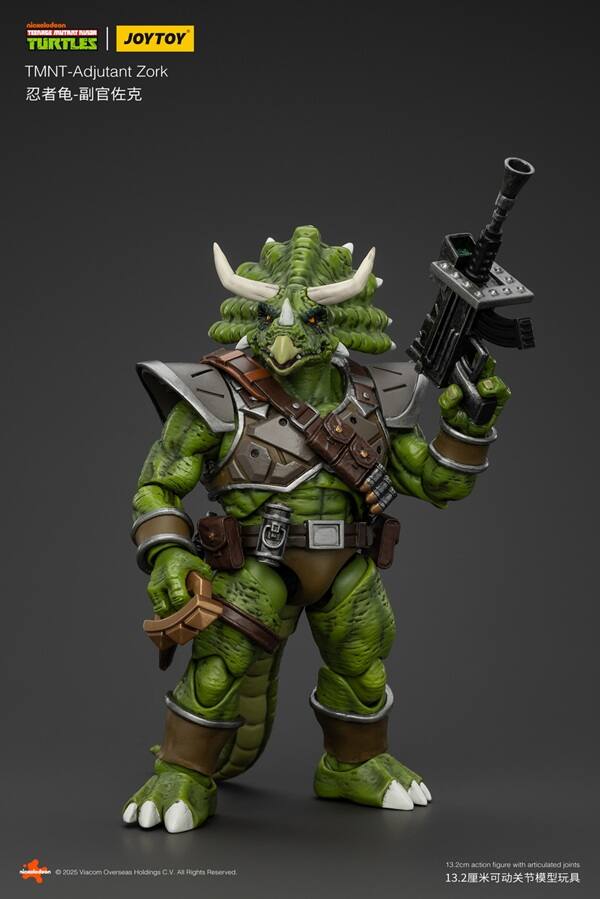 Sure, here is the corrected and grouped text from the image:

---

**nicxolodoon TEENAGE MUTANT NINJA TURTLES**

**JOYTOY**

**TMNT-Adjutant Zork**

忍者龟-副官佐克

13.2 cm action figure with articulated joints

13.2厘米可动关节模型玩具

© 2025 Viacom Overseas Holdings C.V. All Rights Reserved.

---