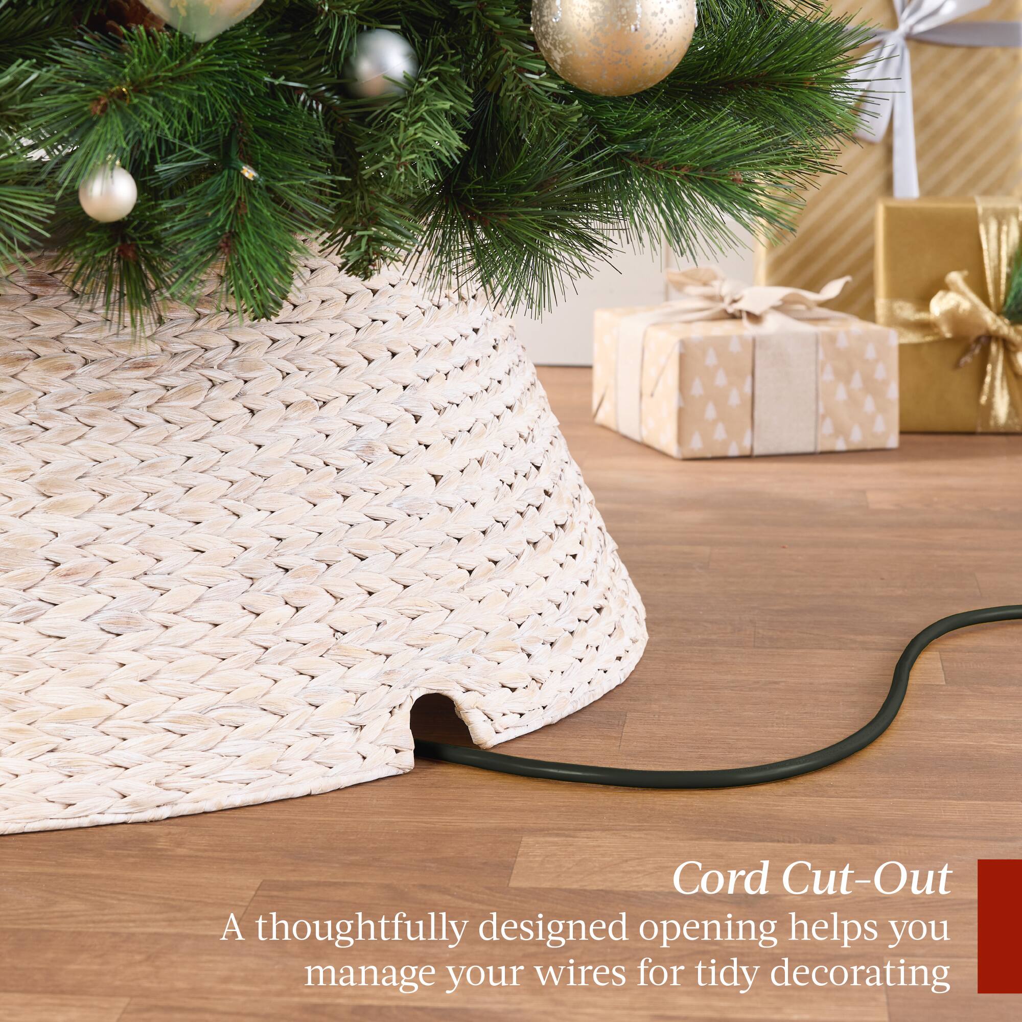 Cord Cut-Out  
A thoughtfully designed opening helps you manage your wires for tidy decorating