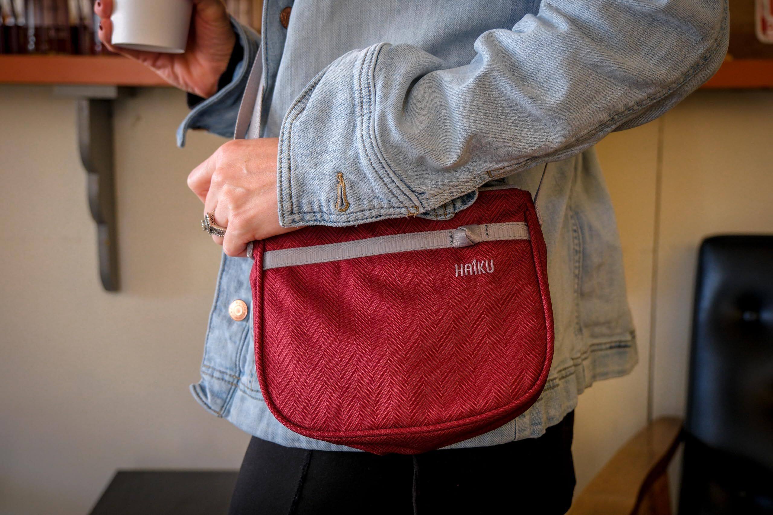 Alt View 2. Haiku - Haiku Lark Crossbody Bag - Rosewood.
