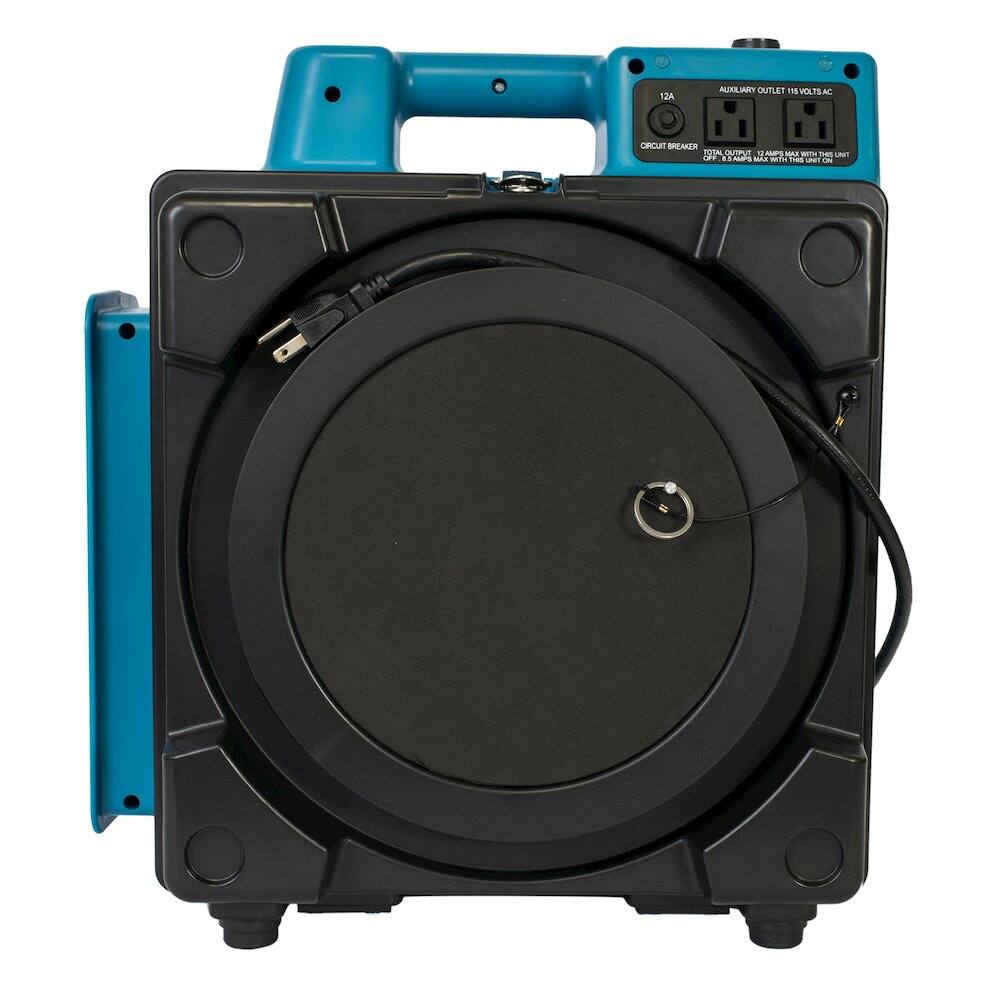 12A ALXIIARS OUTLET 110 VOLTS AC  
CIRCLE BREAKER  
TOTAL OUTPUT 12 AMP MAX WITH THIS UNIT  
OFF 8.5 AMP MAX WITH THIS UNIT OR  
AUXILIARY OUTLET 110 VOLTS AC