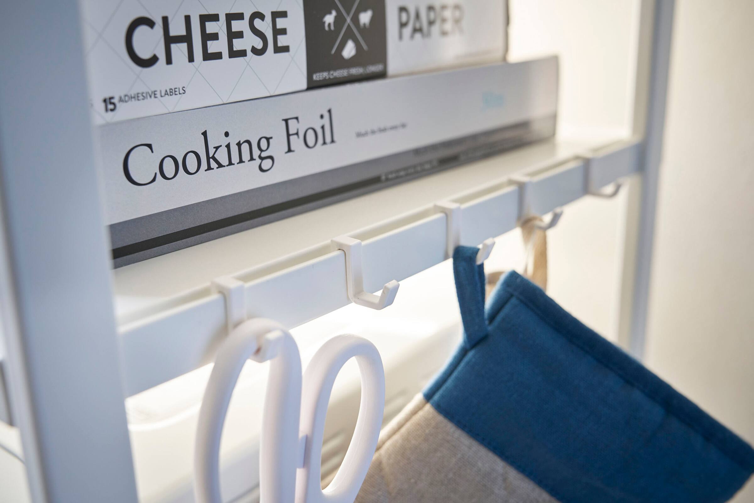 CHEESE  
15 ADHESIVE LABELS  
Cooking Foil  
PAPER