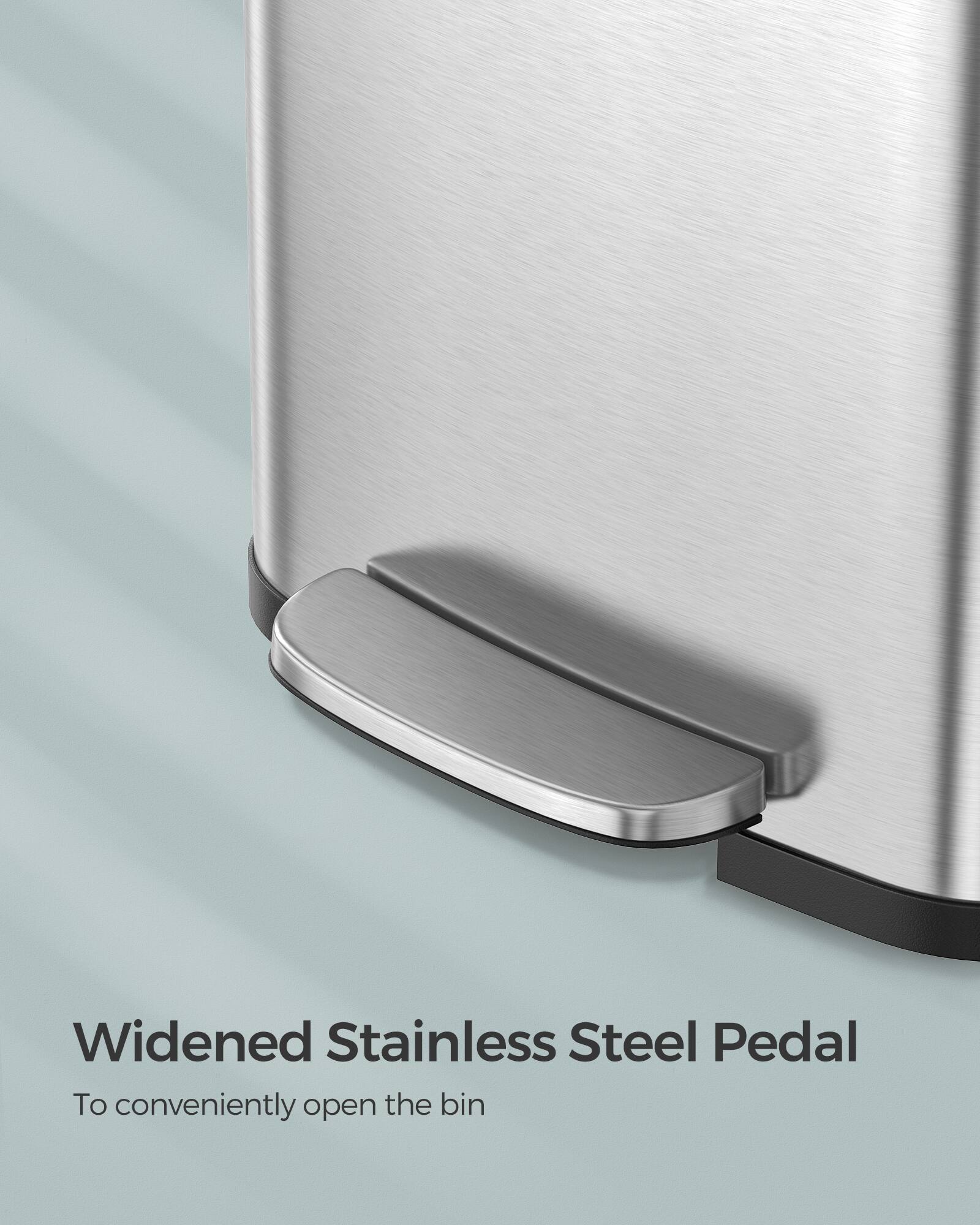 Widened Stainless Steel Pedal  
To conveniently open the bin