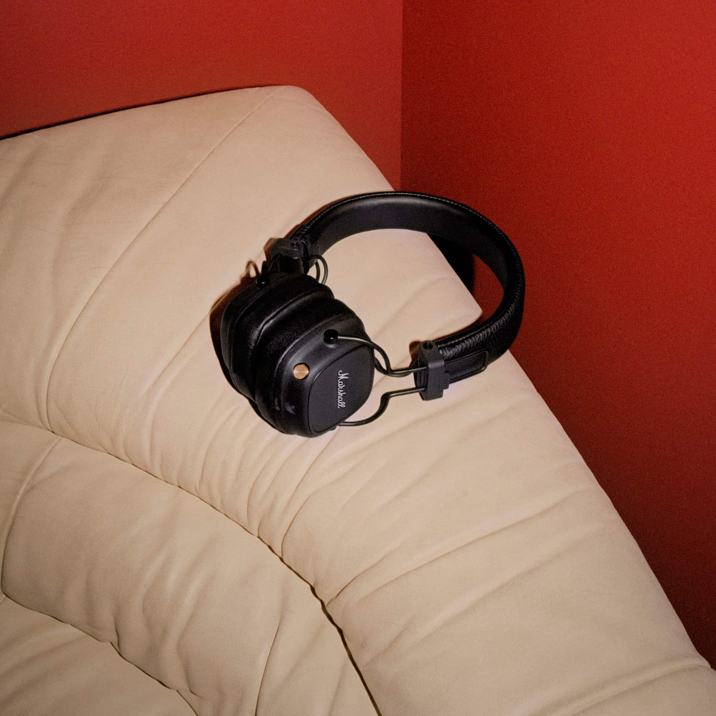 Alt View 21. Marshall - Major IV Wireless On-Ear Bluetooth Headphones with Lightweight Foldable Design and Microphone for Calls - Black.