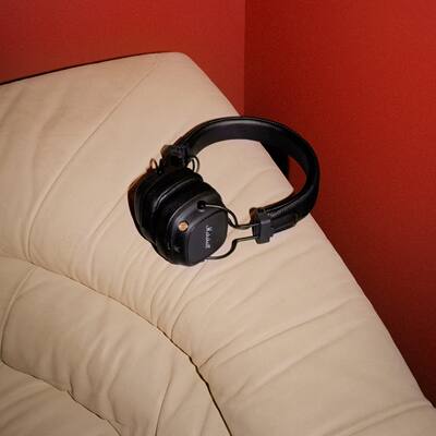 Marshall Major IV Wireless On Ear Bluetooth Headphones with Marshall Major IV Wireless On Ear Bluetooth Headphones with