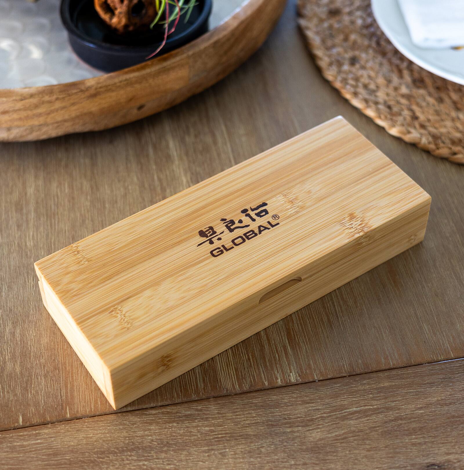 Alt View 3. Global - 4-Piece Steak Knife Set with Bamboo Box - Silver.