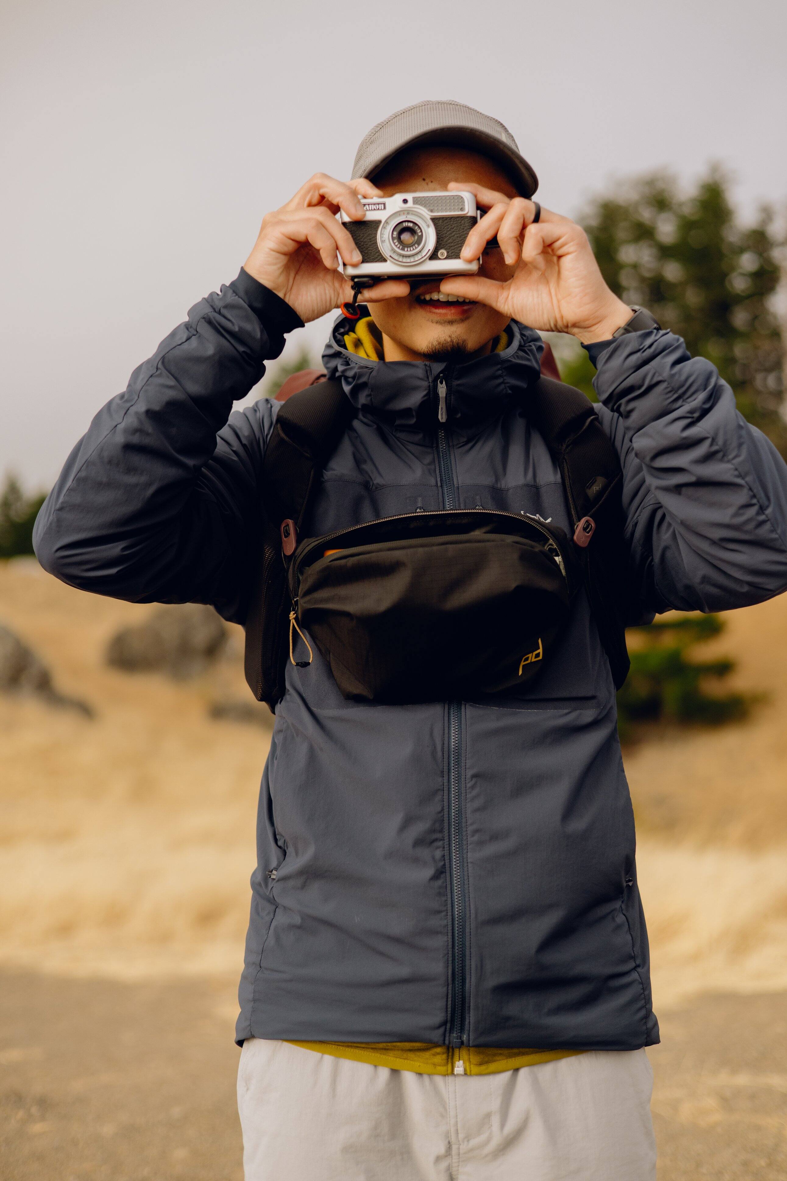 Alt View 15. Peak Design - Outdoor Sling 2L - Black.