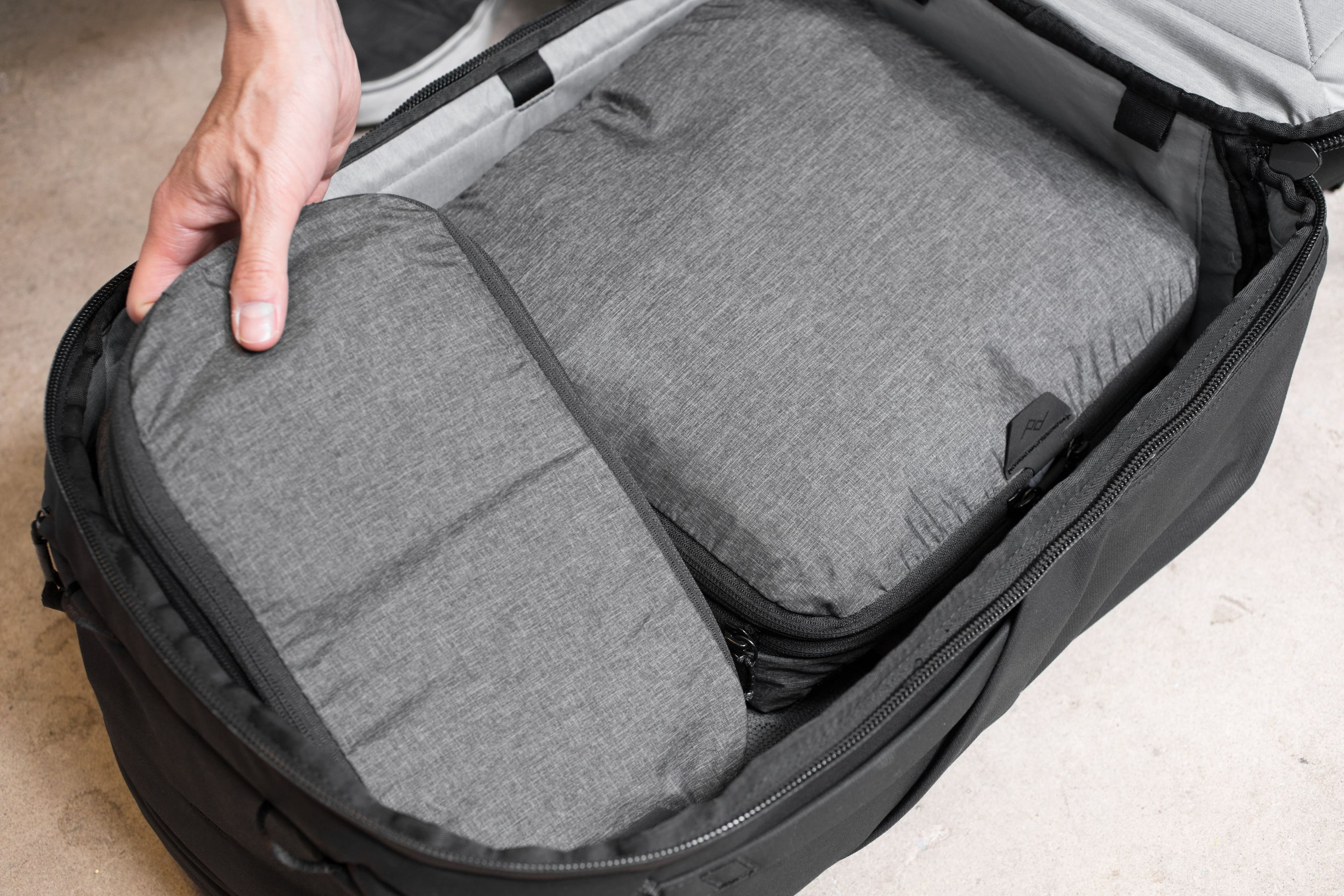 Alt View 19. Peak Design - Packing Cube Medium - Charcoal.