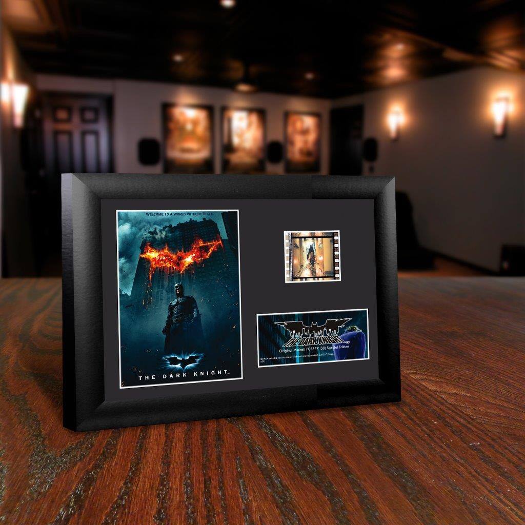 WELCOME TO A WORLD WITHOUT FEAR.  
THE DARK KNIGHT.  

Original Movie Poster FCS533180 Special Edition