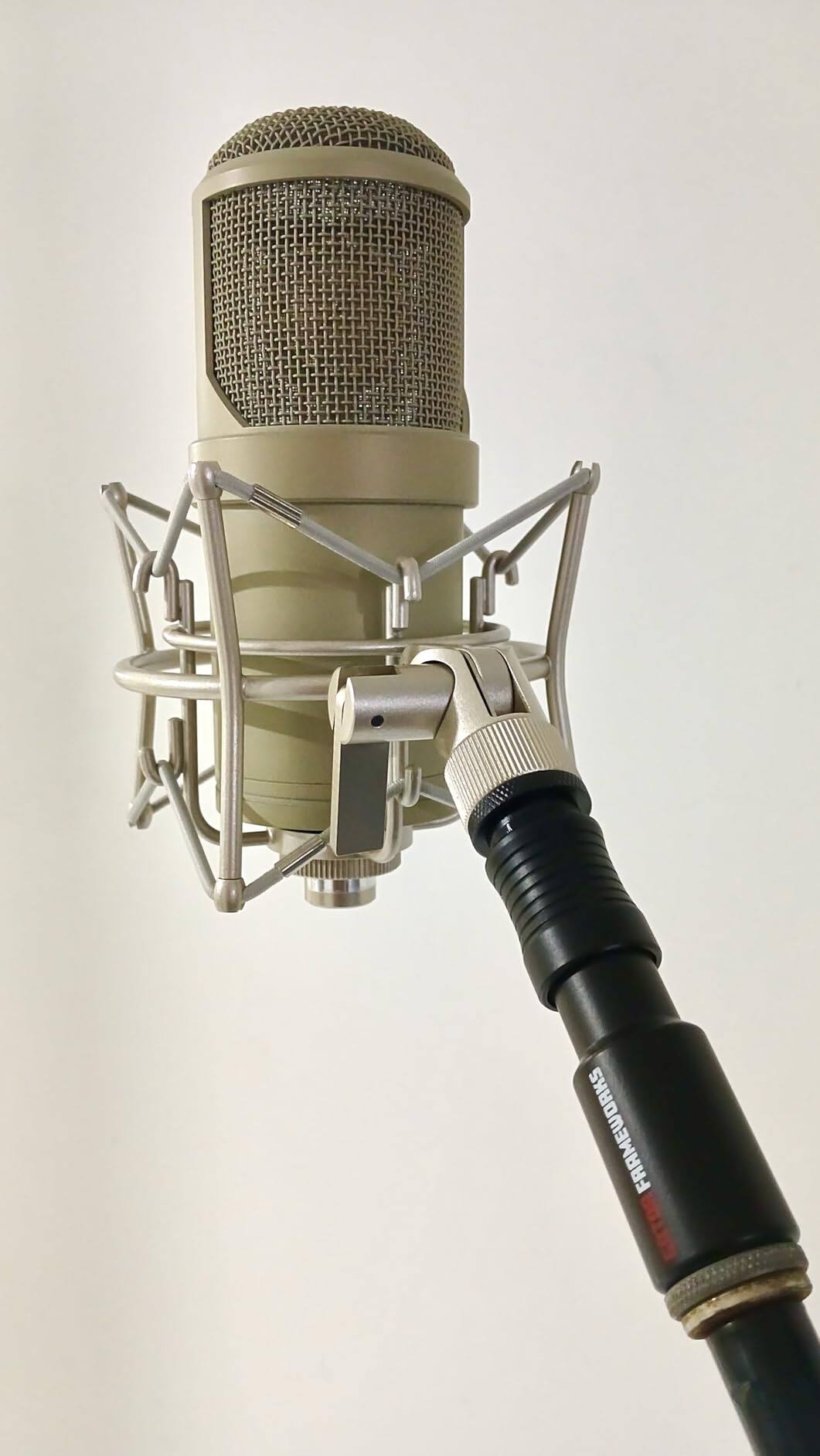 Alt View 2. Gator Frameworks - Quick-Release Microphone Stand Attachment 3-Pack with 5/8-Inch Threading and Safety Indicator.