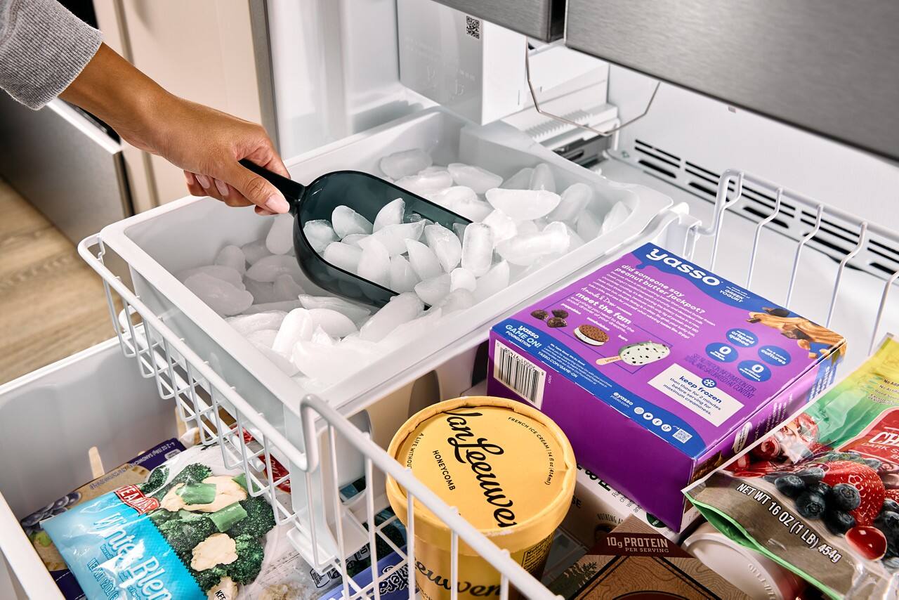 The text on the image reads: "Did someone eat Yasso? Meet Amand SDY PENAT Thar Jackpot? the fom GA JAISSO FRdATON ME S ON! J o adues o betare keep Mhae for NRO frozen & CONTENT MA ArA Ad By 5 3 FRENCH F ACE AUFE CREAM BRK M = 5 OWLIA B. lanfeeuwer HONEYCOMB 4m) SE OUL OLEN MIEN NET WT 16 OZ (1 10g PROTEIN PES LB) SERVING 454g suu ver."
The corrected text is: "Did someone eat Yasso? Meet Amand. SDY PENAT Thar Jackpot? the fom GA JAISSO FRdATON ME S ON! J o adues o betare keep Mhae for NRO frozen & CONTENT MA ArA Ad By 5 3 FRENCH F ACE AUFE CREAM BRK M = 5 OWLIA B. lanfeeuwer HONEYCOMB 4m) SE OUL OLEN MIEN NET WT 16 OZ (1 10g PROTEIN PES LB) SERVING 454g suu ver."