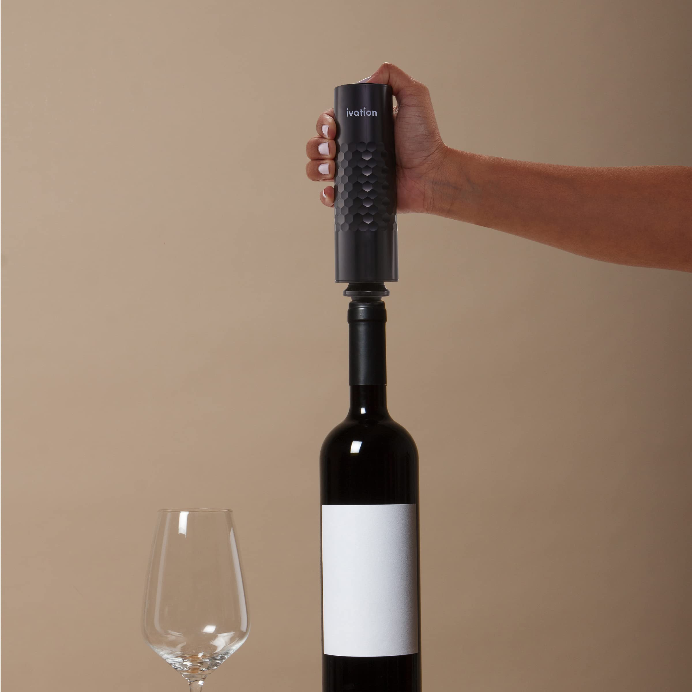 Alt View 7. Ivation - 6-Piece Rechargeable Wine Saver Pump with Reusable Wine Stoppers - Black.