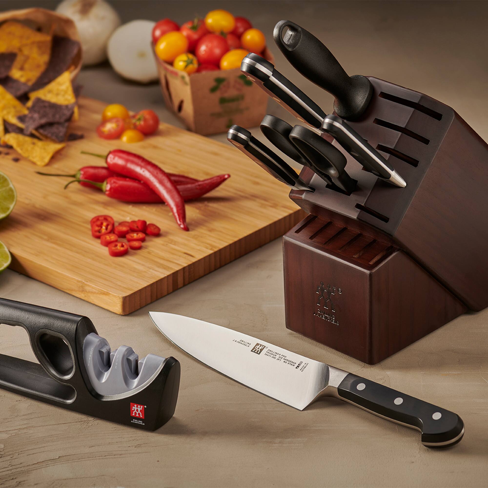 R 22 L ARR # PESLIES adidas S - MON I il 2 adass