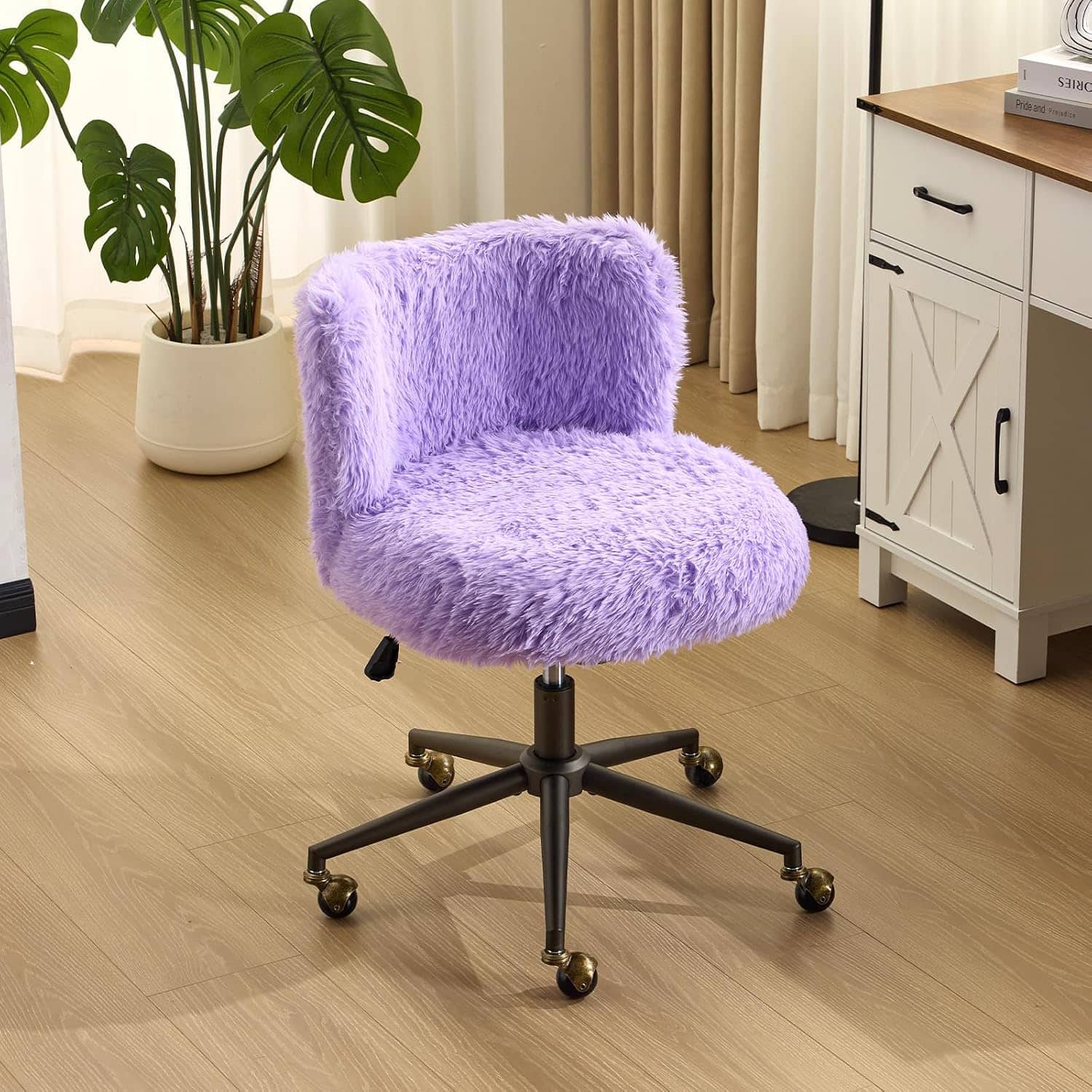 Winado - Plush Upholstery Vanity Desk Chair with Curved Back & 90-102° Tilt & Adjustable Height, Cute 360° Swivel Rolling Chair - Purple