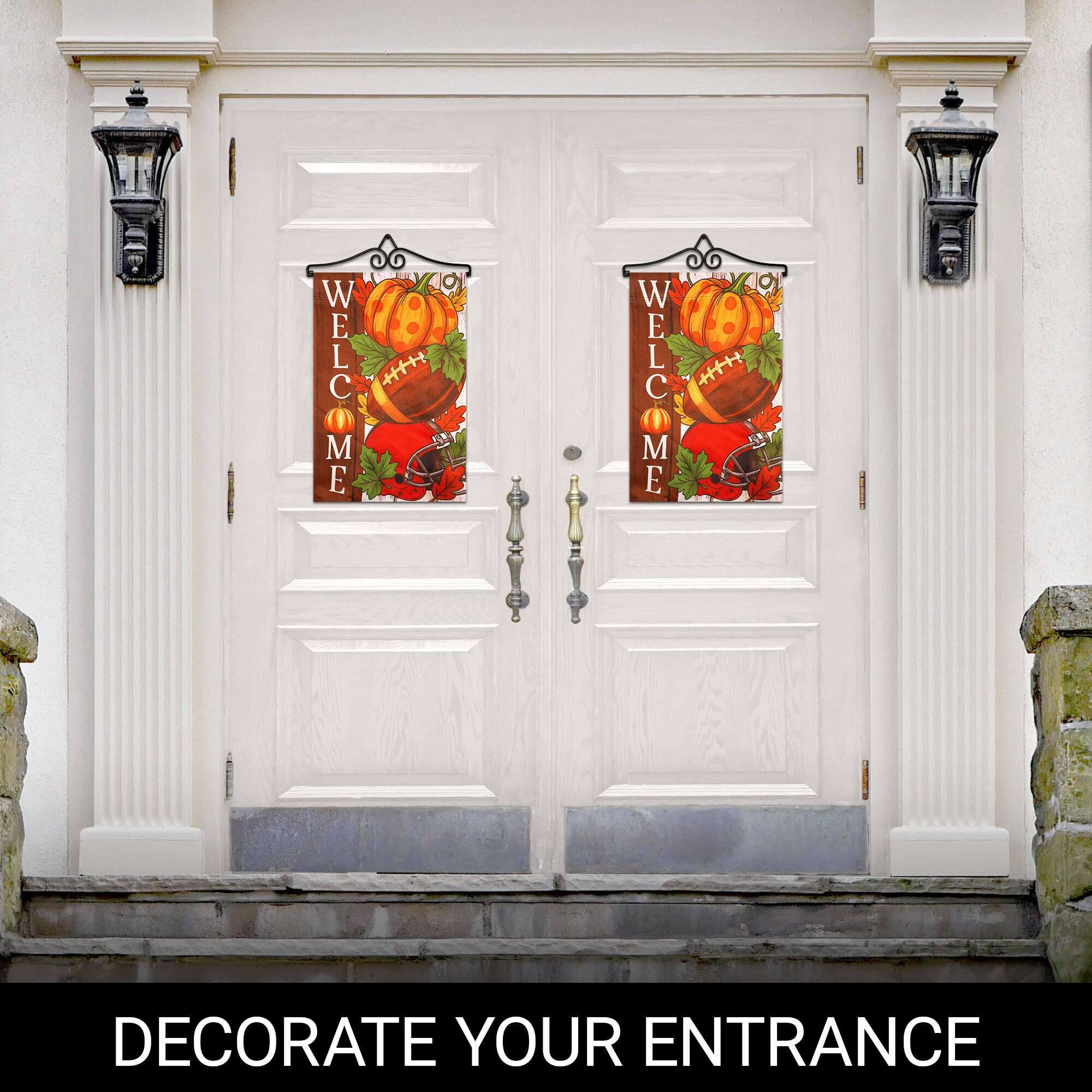 WELCOME  
WELCOME  

DECORATE YOUR ENTRANCE