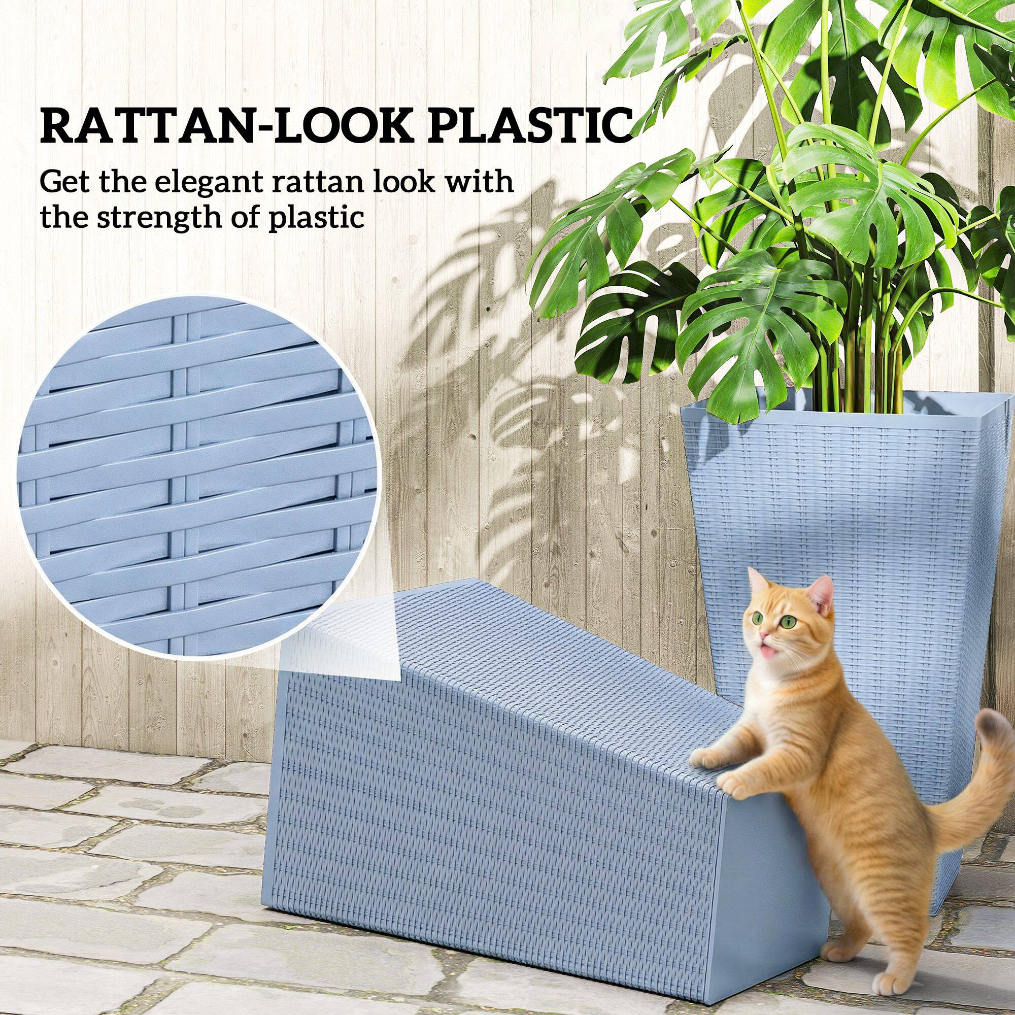 RATTAN-LOOK PLASTIC  
Get the elegant rattan look with the strength of plastic