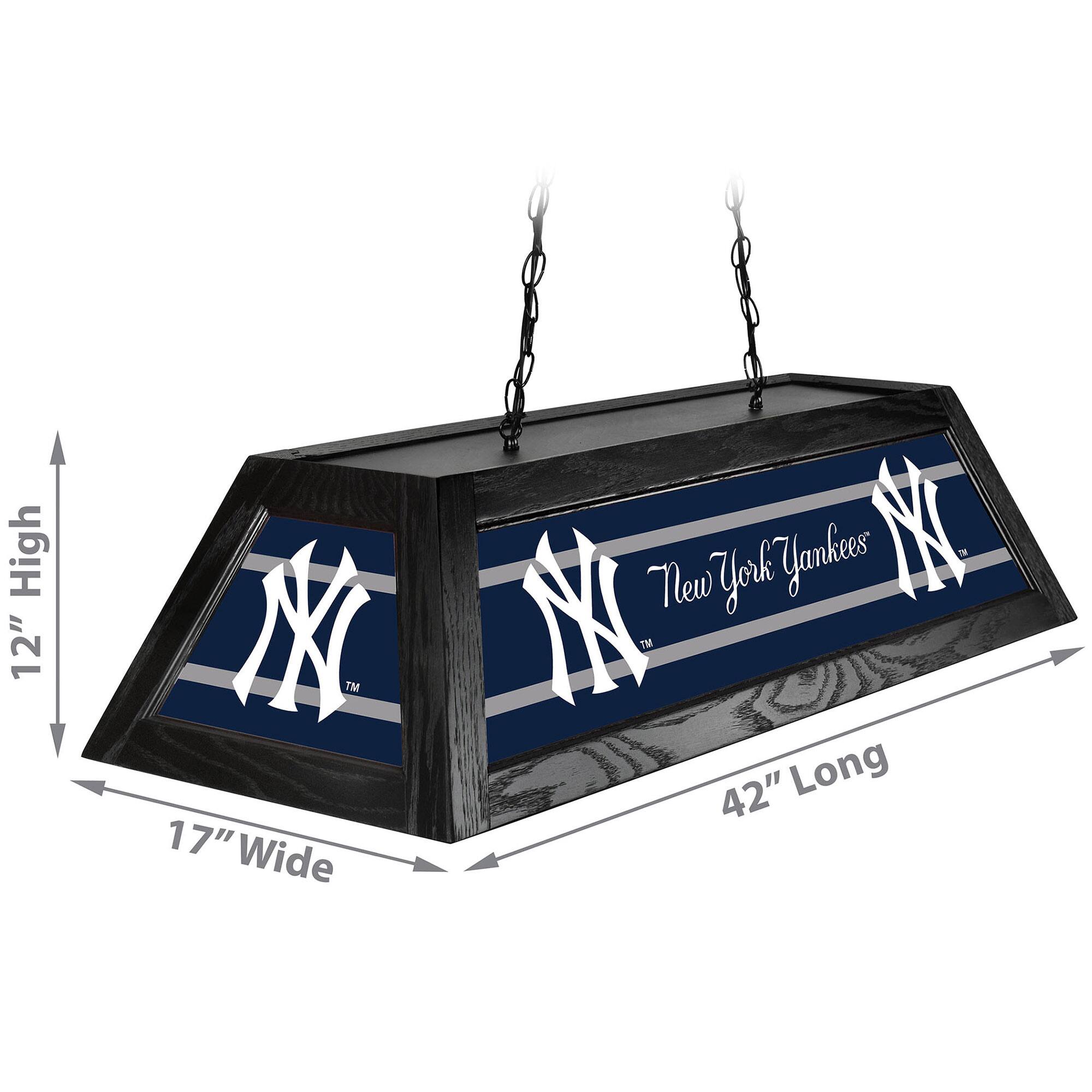 High 12"  
TM  
17" Wide  
New York Yankees  
TM  
42" Long