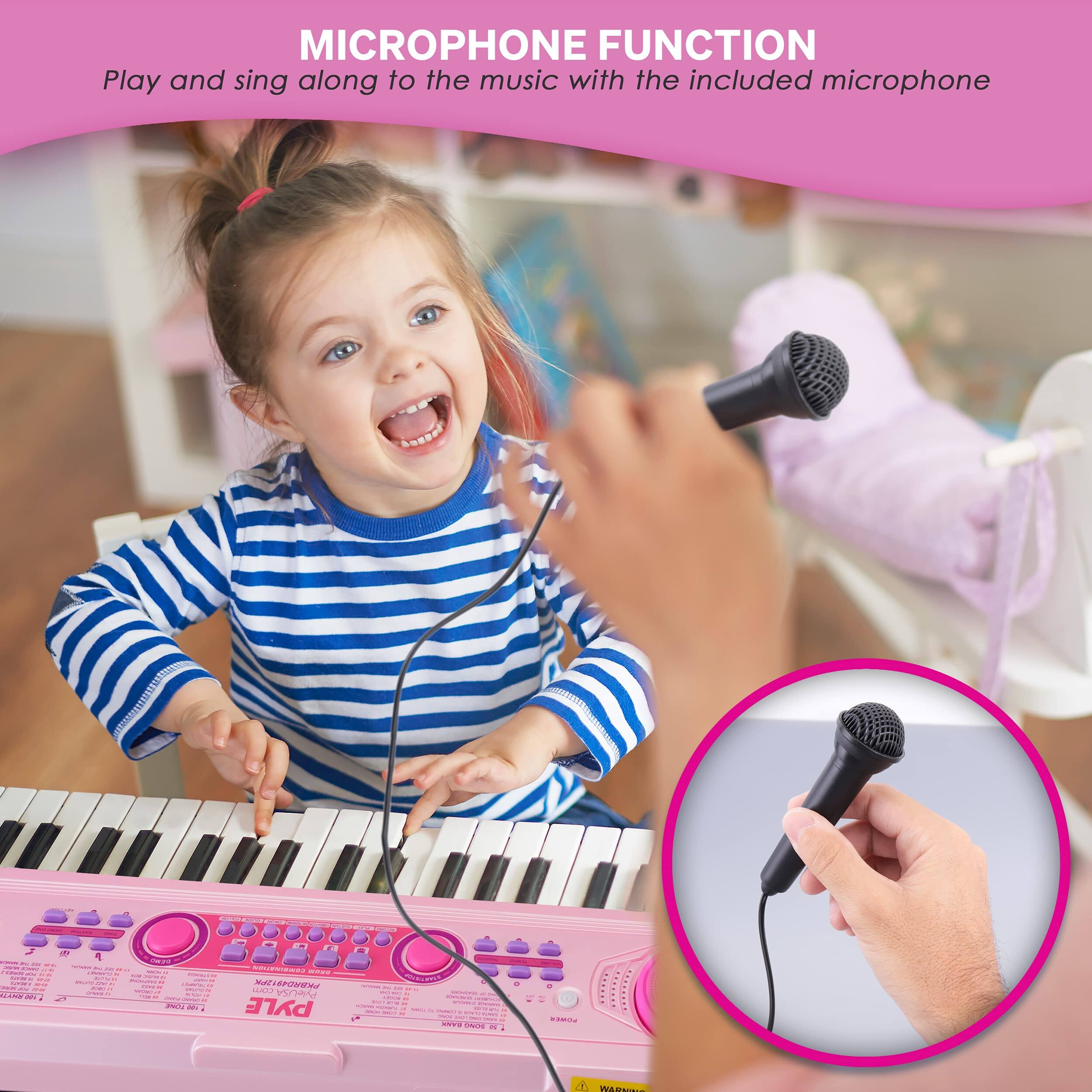 MICROPHONE FUNCTION  
Play and sing along to the music with the included microphone