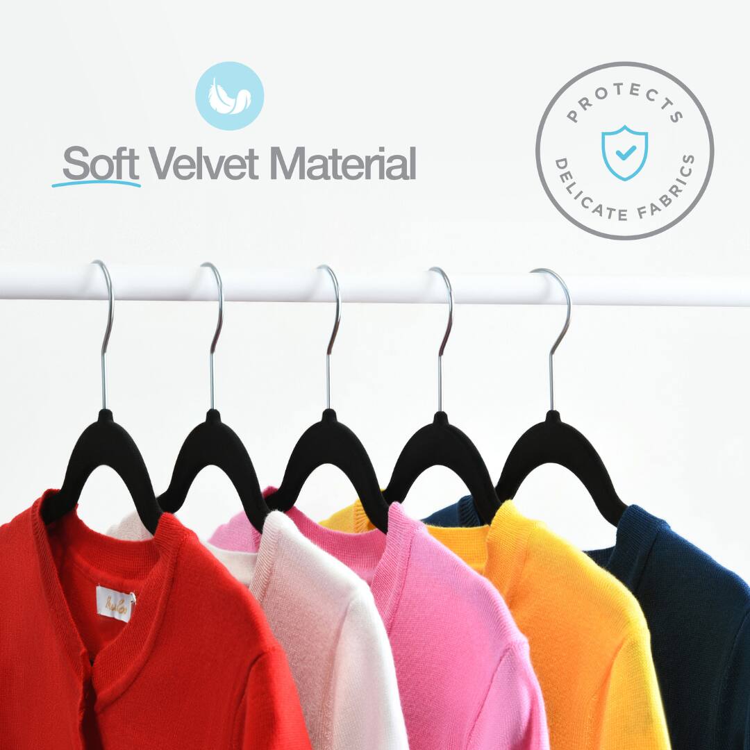 Soft Velvet Material  
PROTECTS DELICATE FABRICS