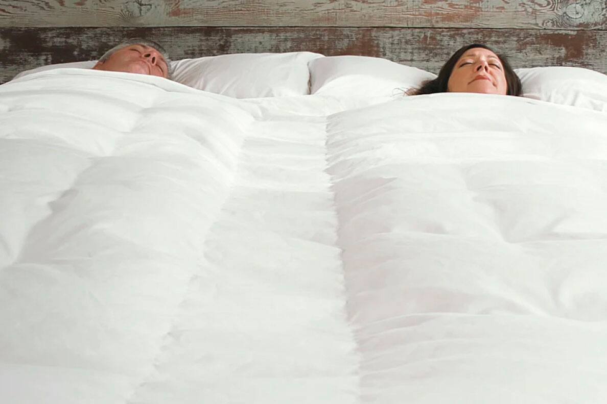 Left. BedJet - Dual Zone Cloud Sheet King Size - White.