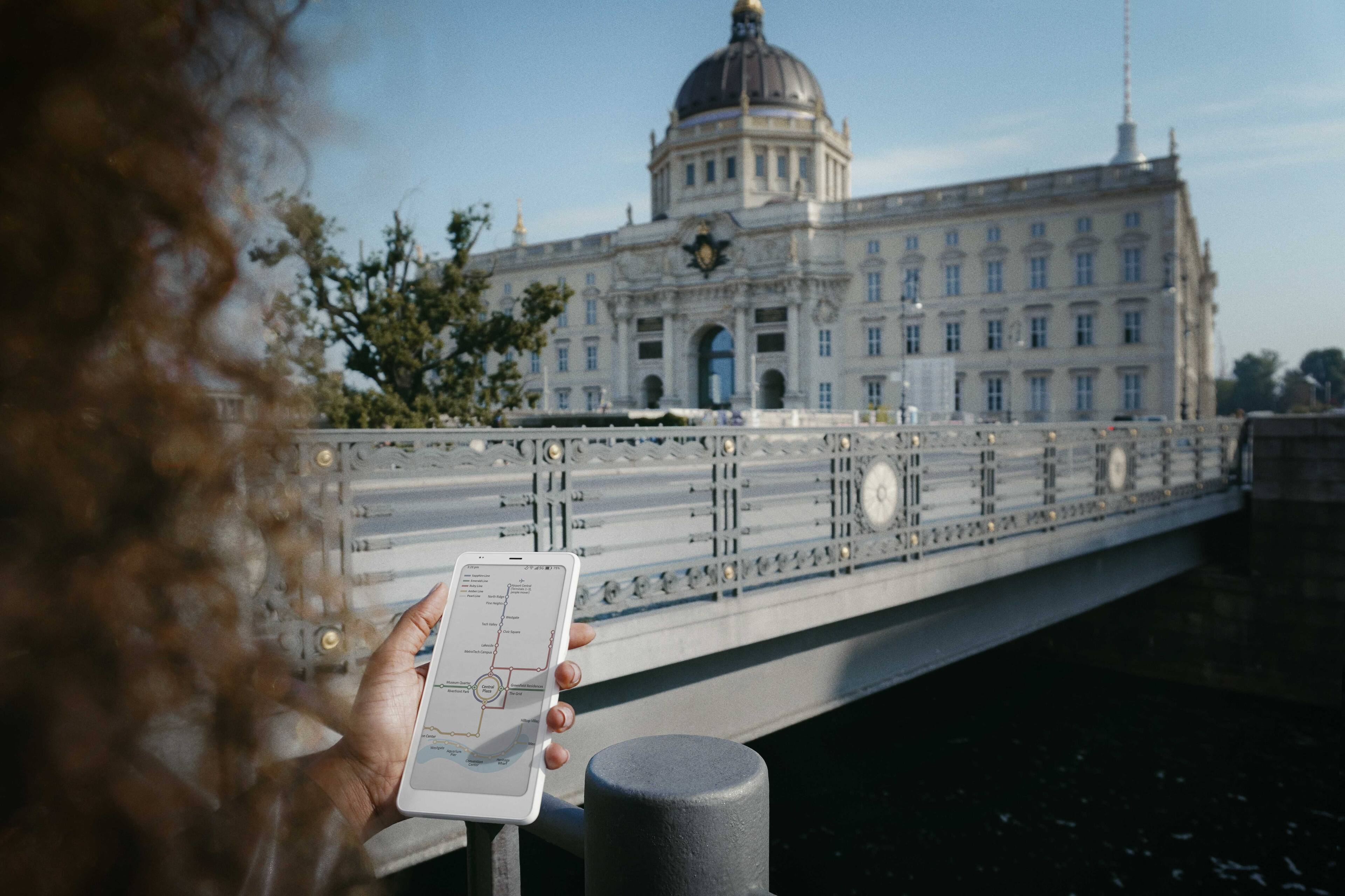 Alt View 2. BOOX - 6.13" BOOX Palma2 Pro White - White.