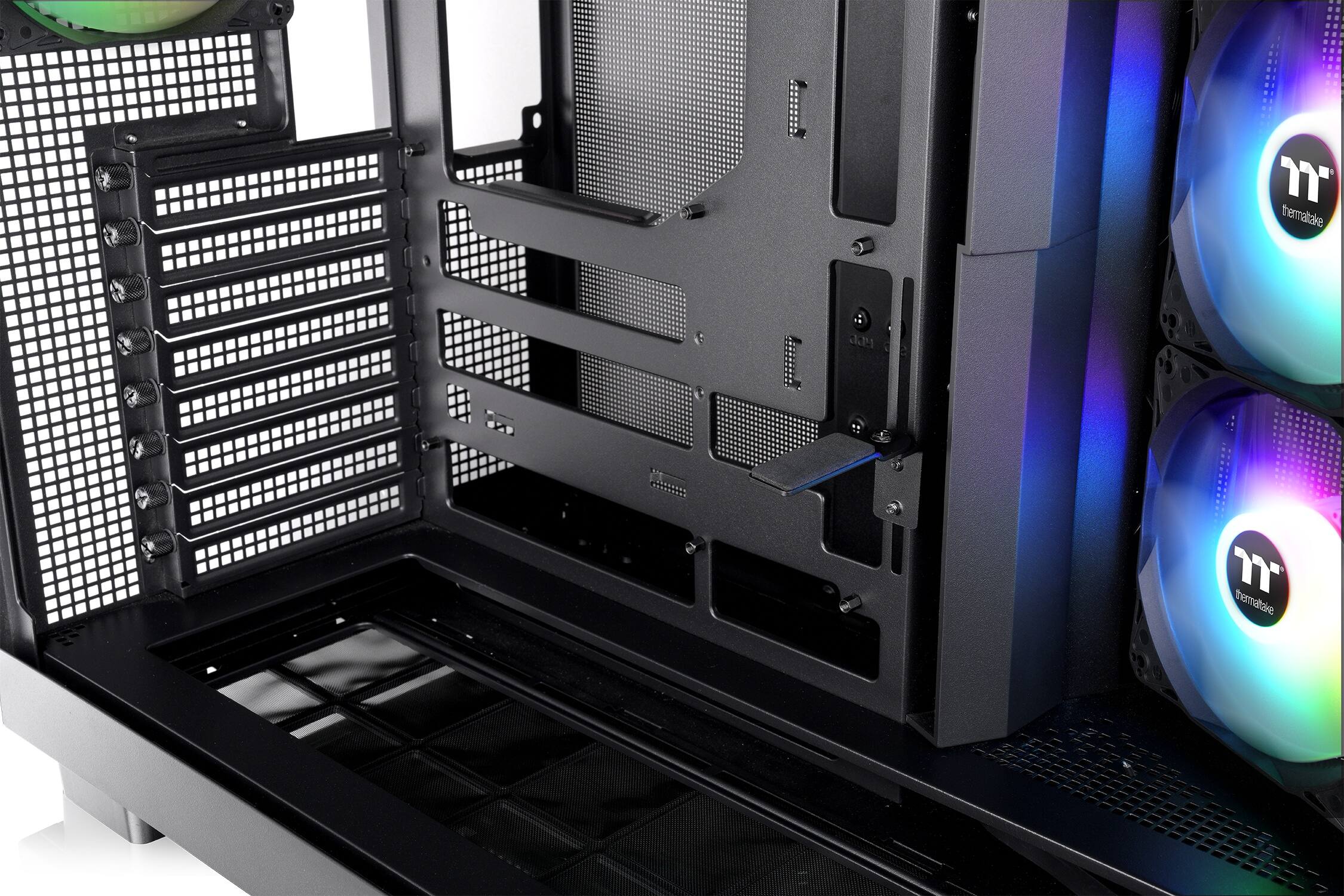 The text on the image reads "Thermaltake P 1000".