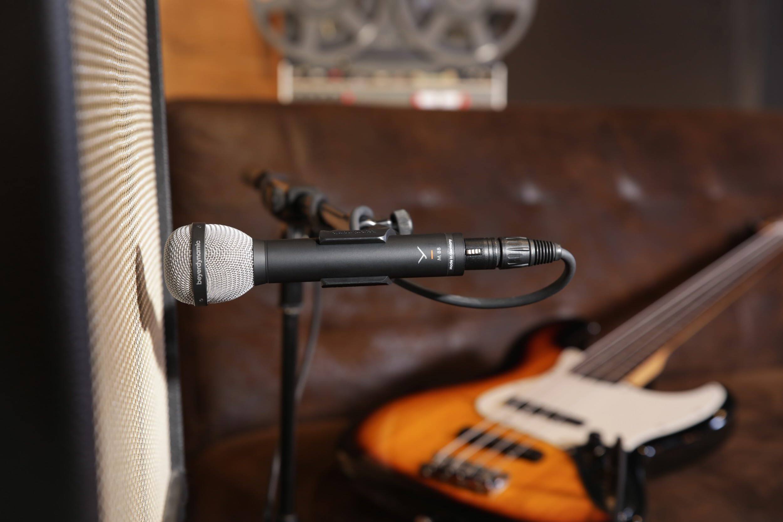 Angle. Beyerdynamic - Beyerdynamic M 88 Dynamic Microphone - Hypercardioid - Black.