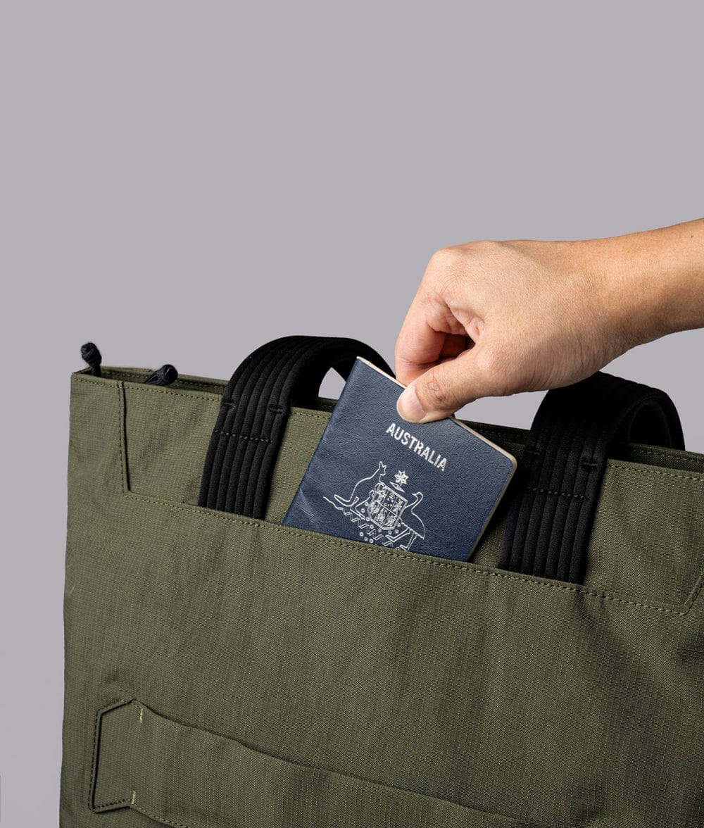ALPAKA Flight Tote (M) Laptop Tote Bag for Work, Tote Bag Fits 14