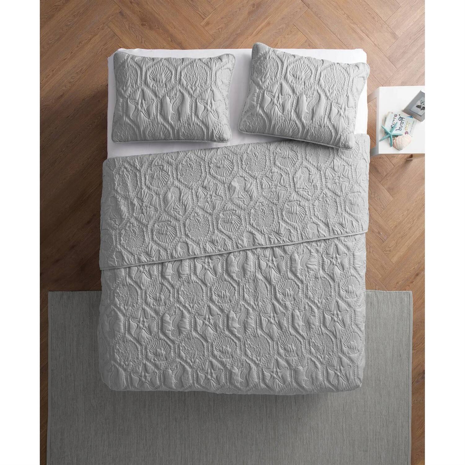 Left. Hivvago - King Coastal Beach Embossed Starfish Seashell Seahorse Grey 3-Piece Quilt Set - Grey.