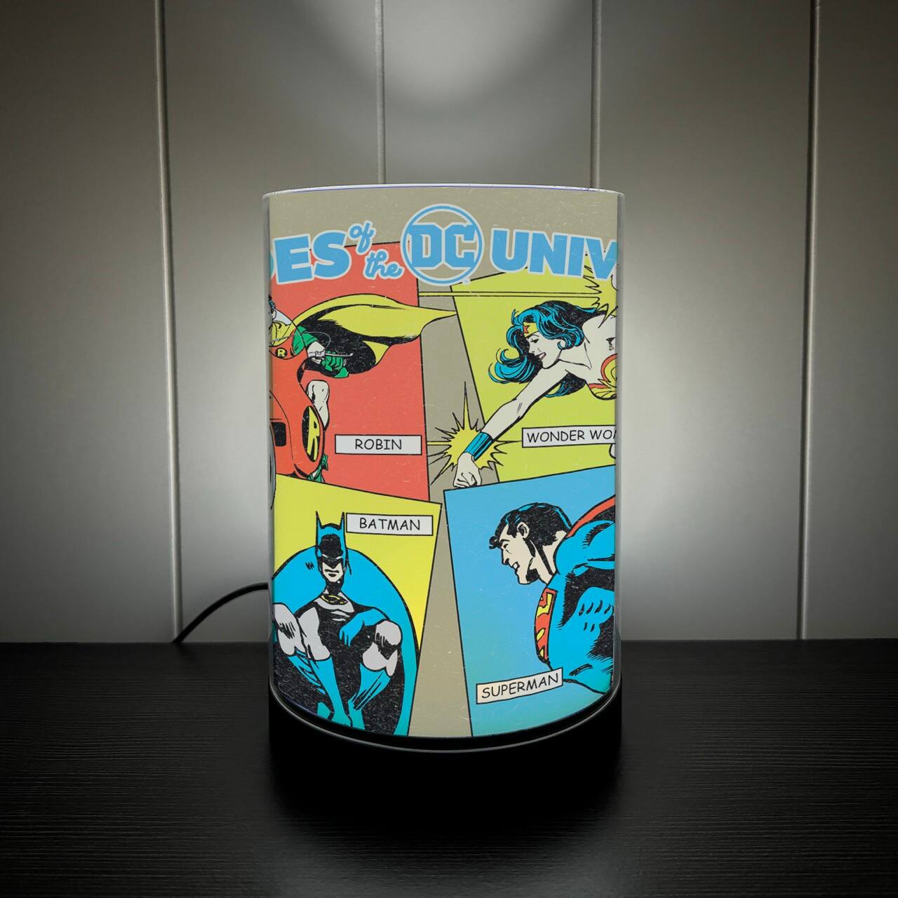 DC Universe  
ES of the  
ROBIN  
WONDER WOMAN  
BATMAN  
SUPERMAN