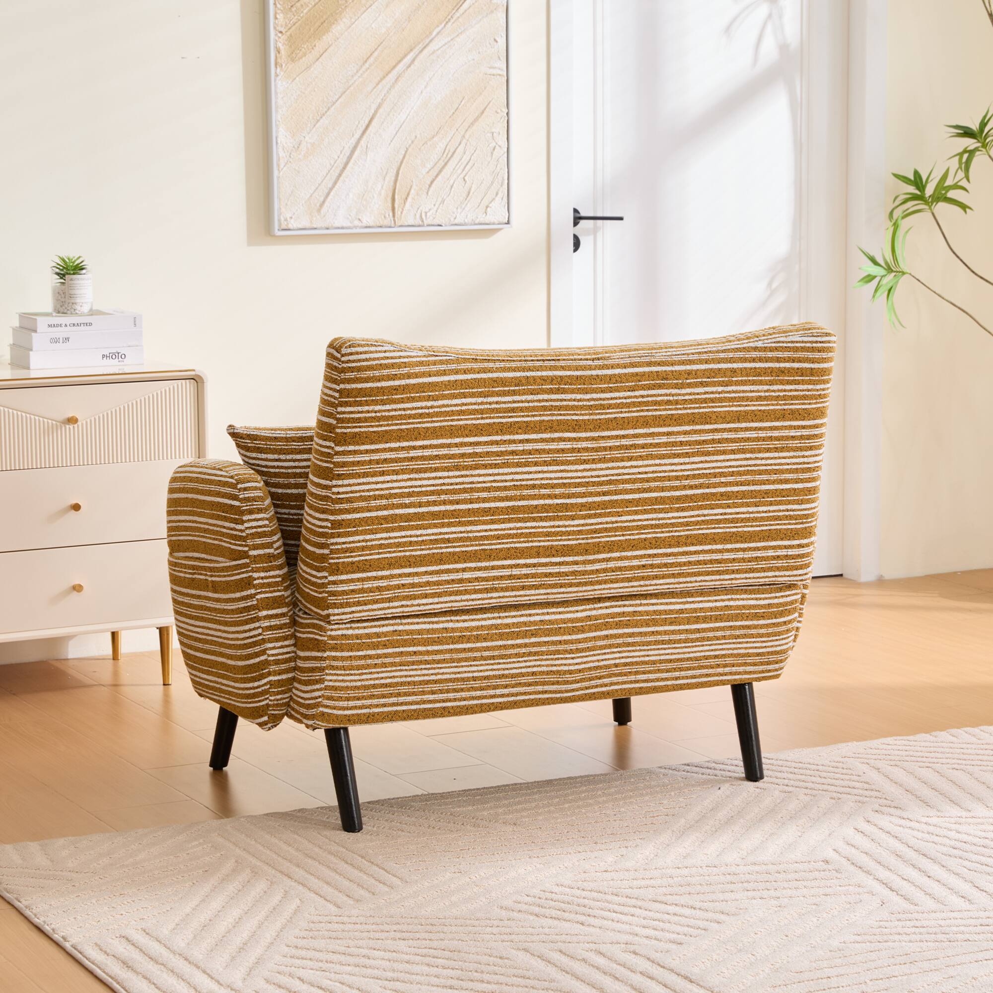 - CA
- i NO

MARIE KARSTEDT  
GIRL  
PHOTO