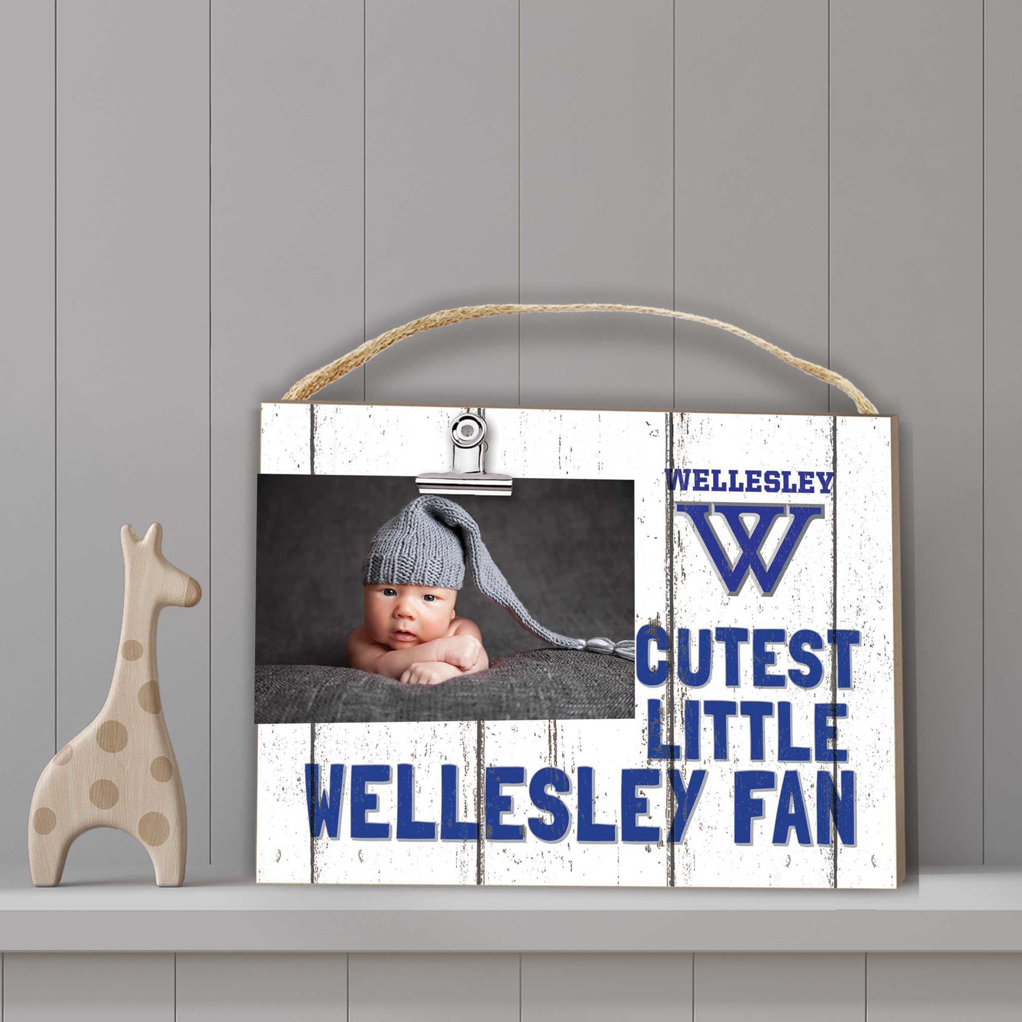 Wellesley W  
Cutest Little Wellesley Fan