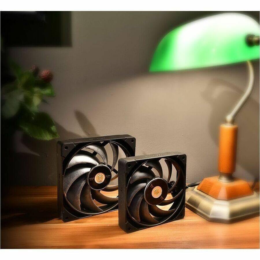 Alt View 5. Thermaltake - TOUGHFAN 14 Pro Black 1 pack - Black.